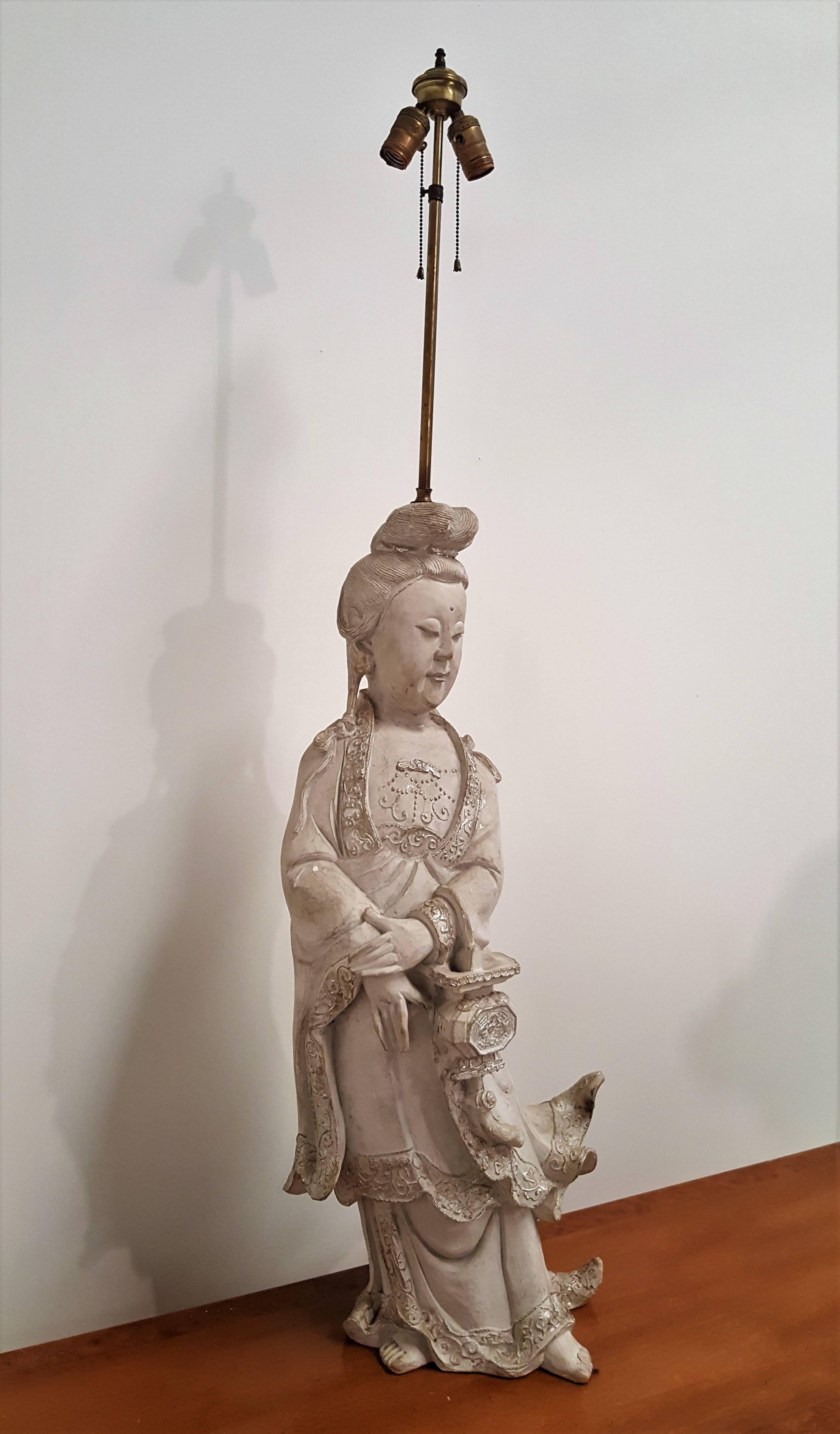 White plaster Asian goddess lamp in the style of James Mont, American, 1950s. Mont was a muse of Asian design and this lamp is no different possibly representing the Hindu Goddess Quan Yin. Yin is usually depicted as a barefoot, gracious woman