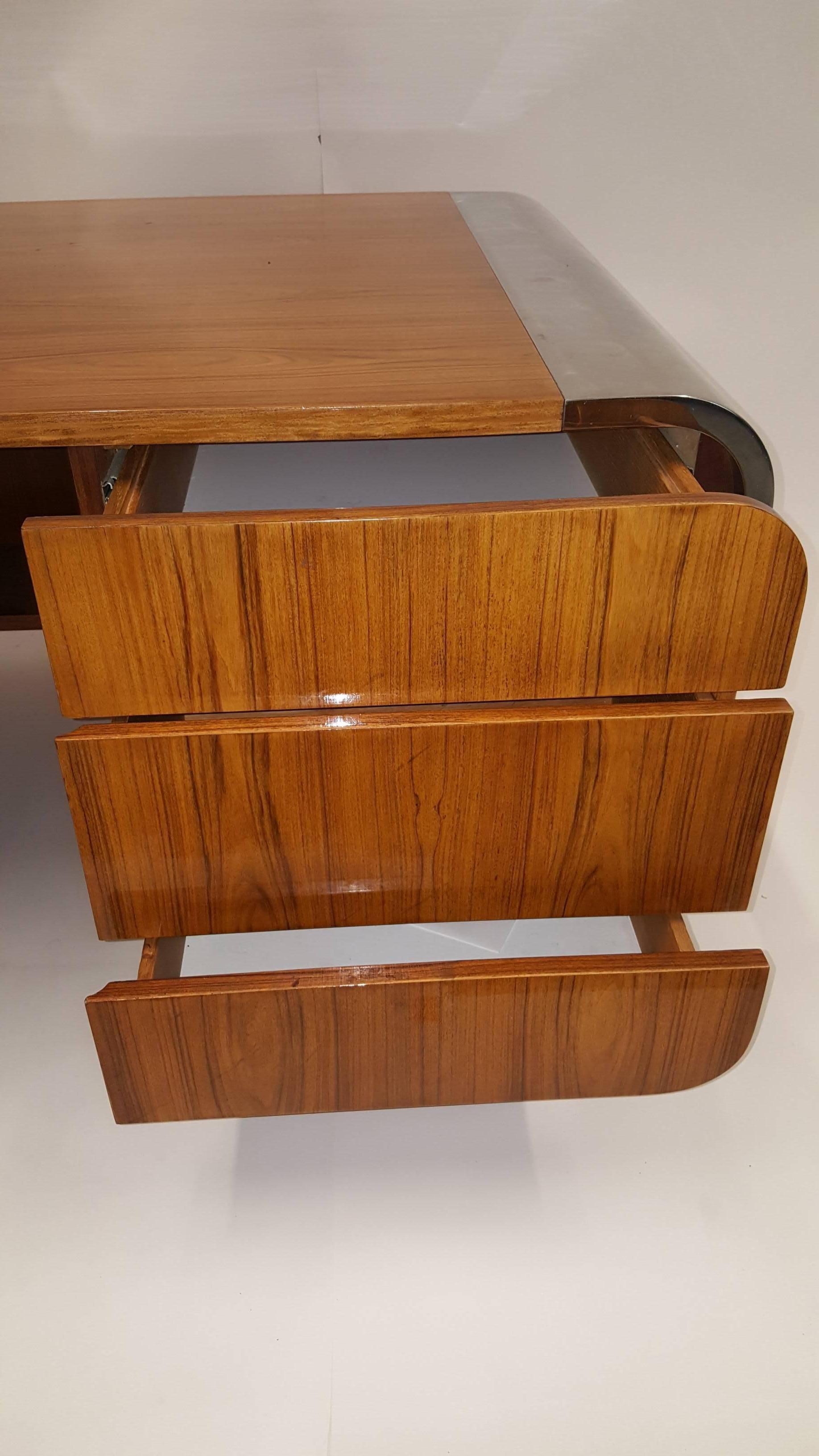 Leon Rosen Walnut Executive Desk by Pace In Good Condition In Houston, TX