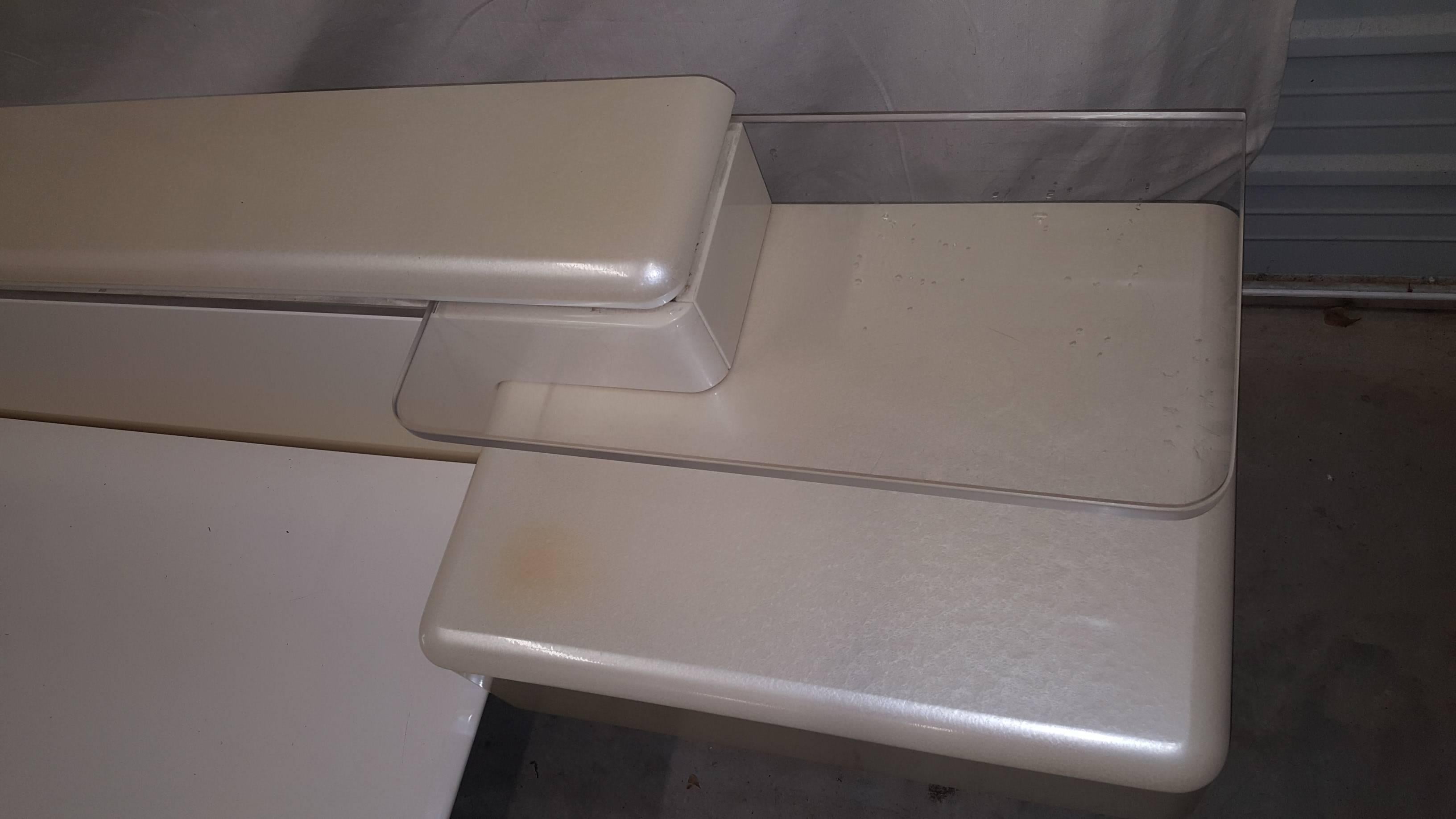 Rougier Platform Bed In Good Condition In Houston, TX