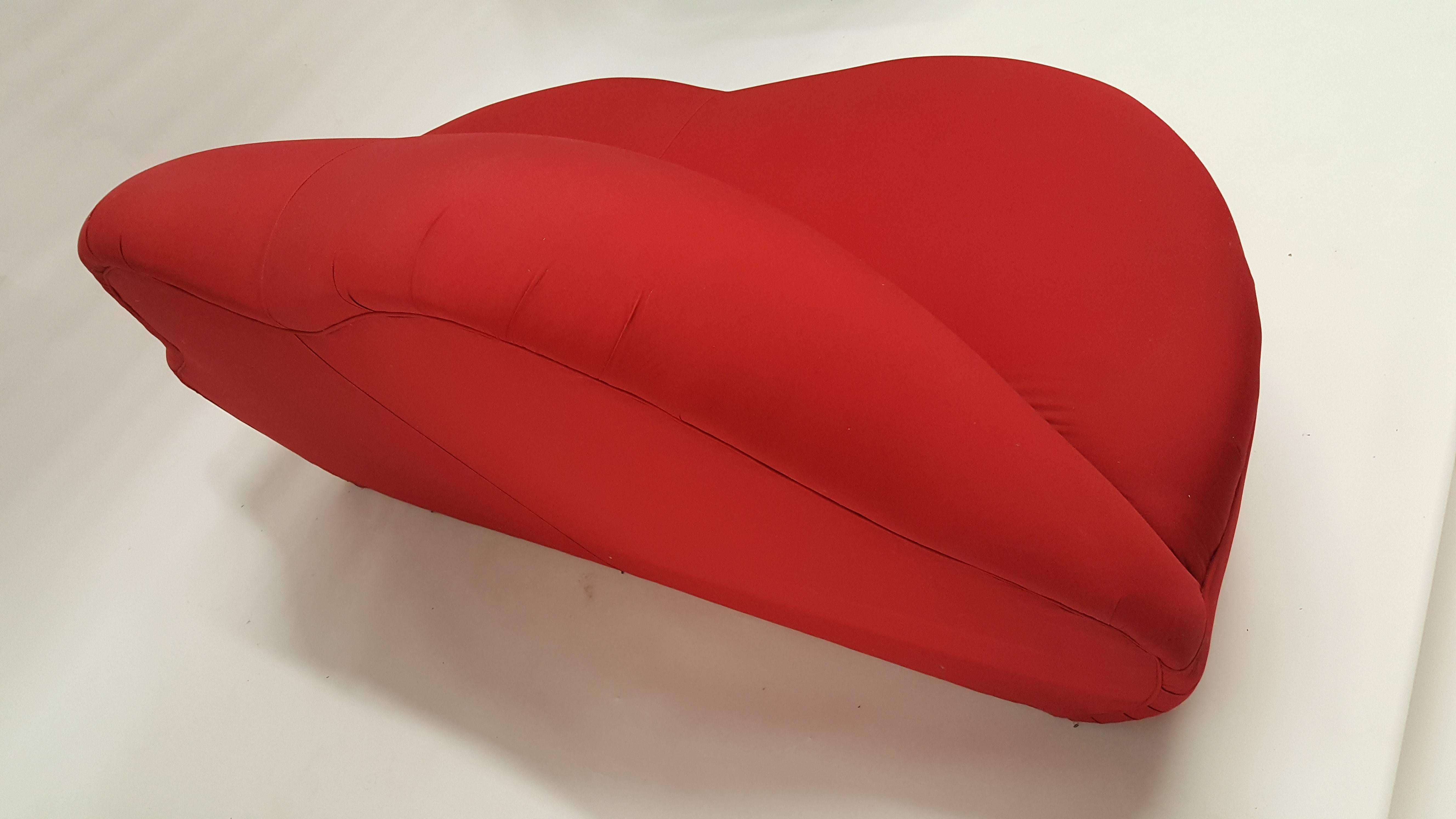 red lip sofa