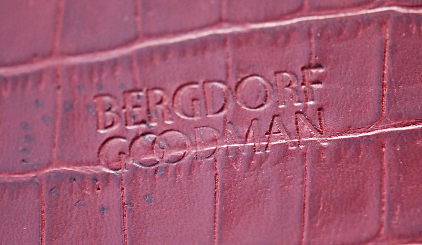 Bergdorf Goodman Croc-Embossed Red Leather Umbrella Stand In Good Condition In Philadelphia, PA