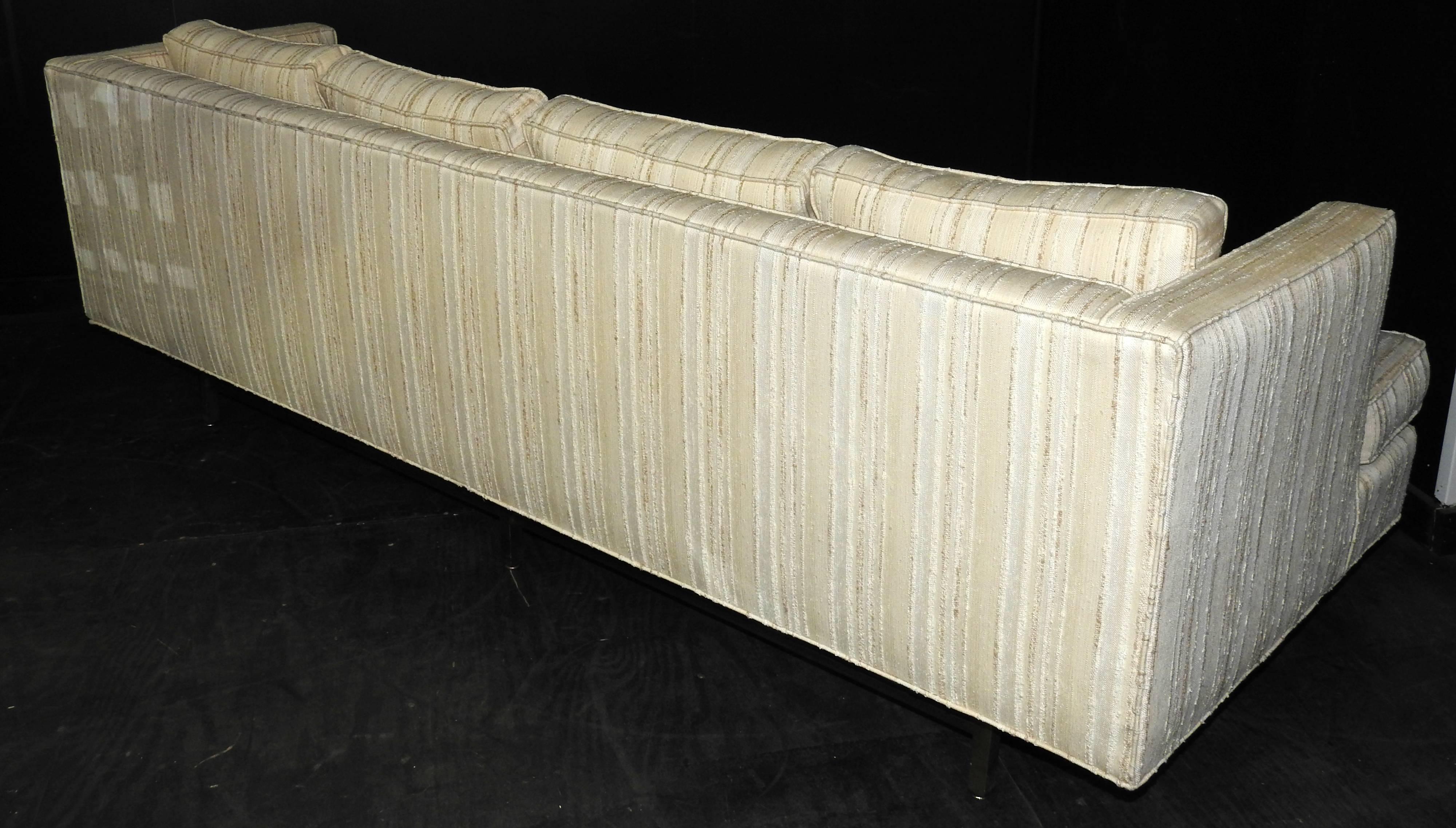 Outstanding Mid-Century Modern Couch by John Stuart For Sale 1