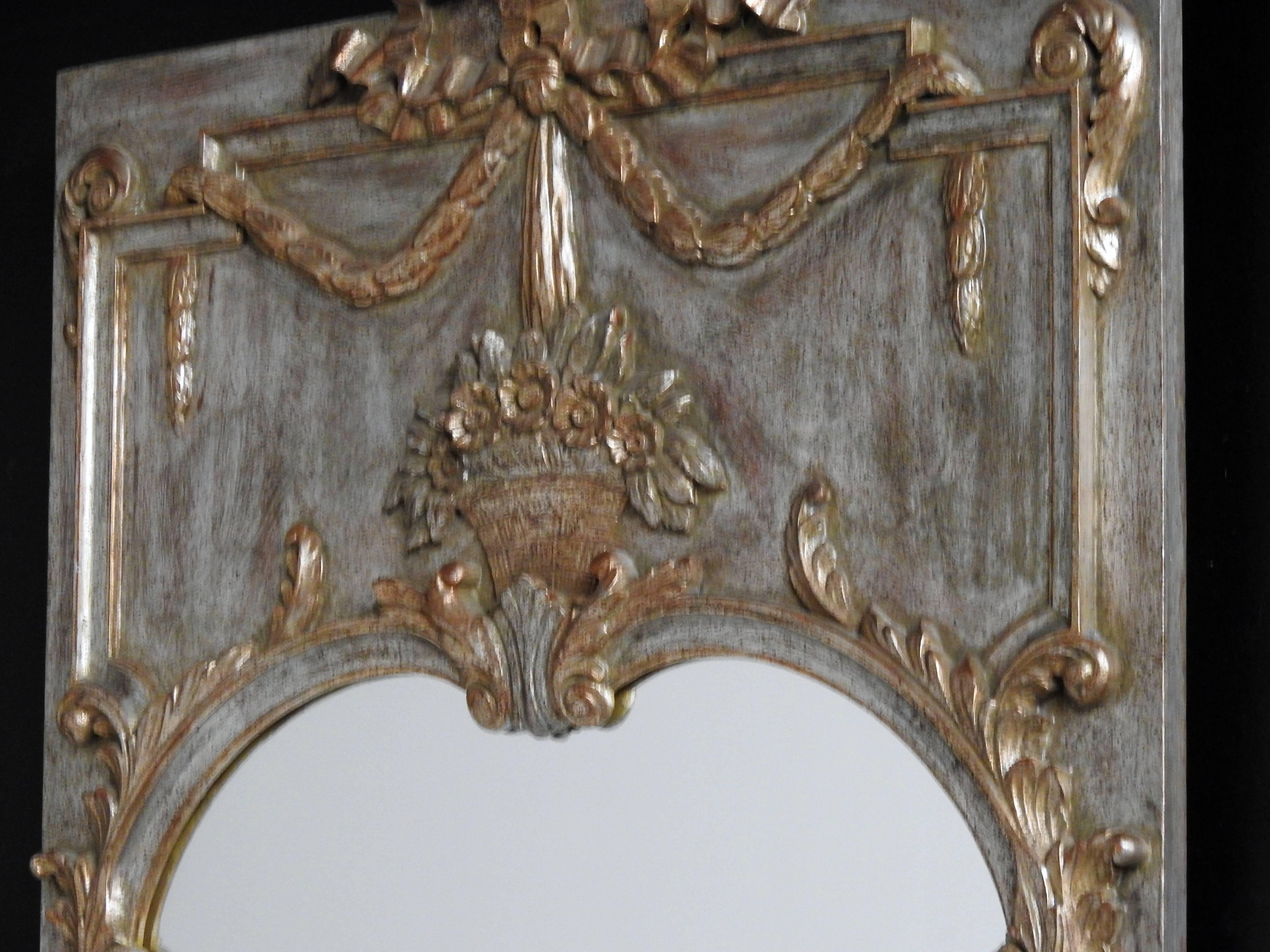 Italian Louis XV Style Trumeau Mirror In Good Condition For Sale In Philadelphia, PA