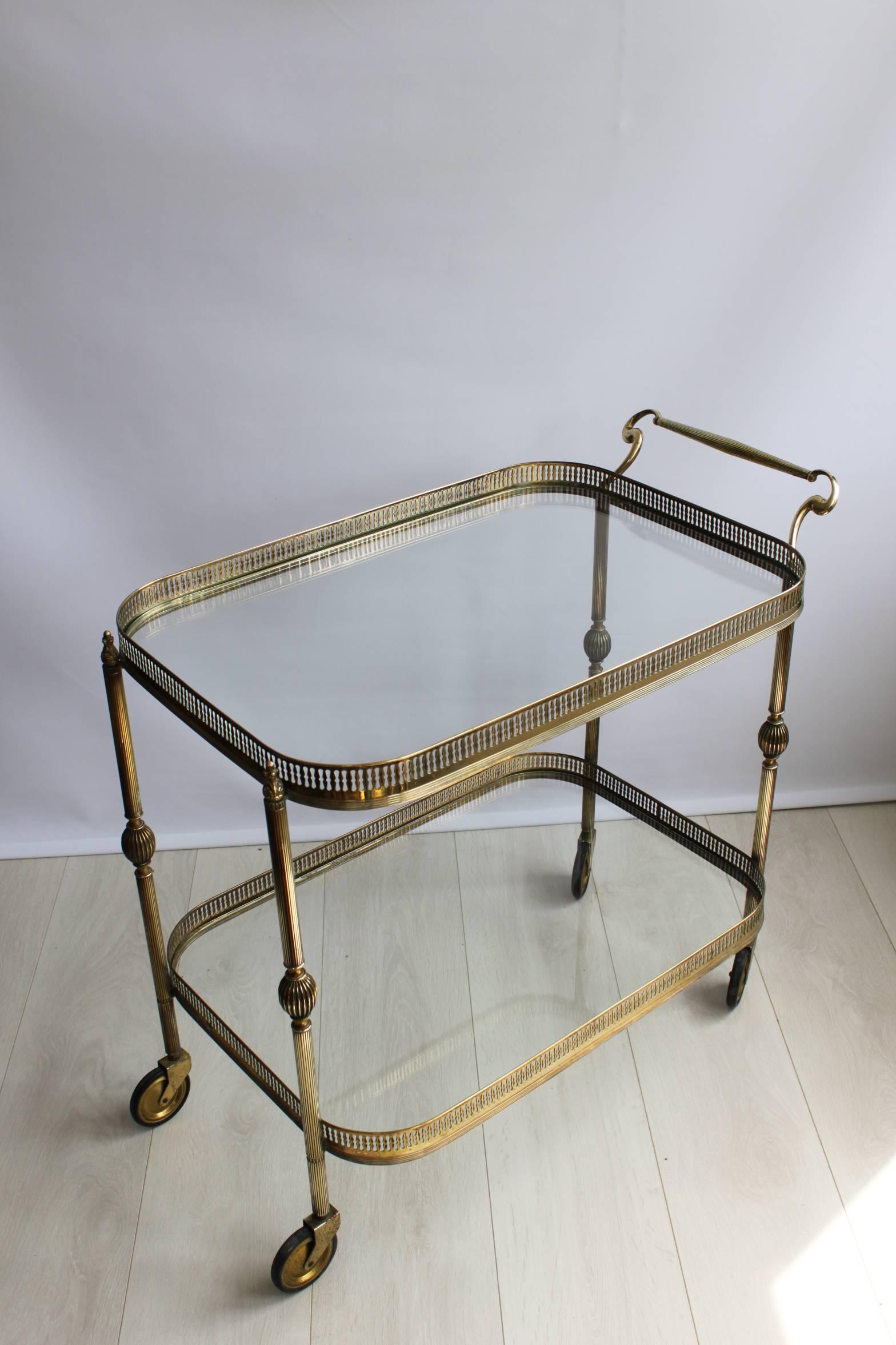 Perfect drinks trolley with fantastic detailing to the legs/handle, circa 1950s.

Top tray measures 65 cm wide, 44 cm deep, 61 cm tall.