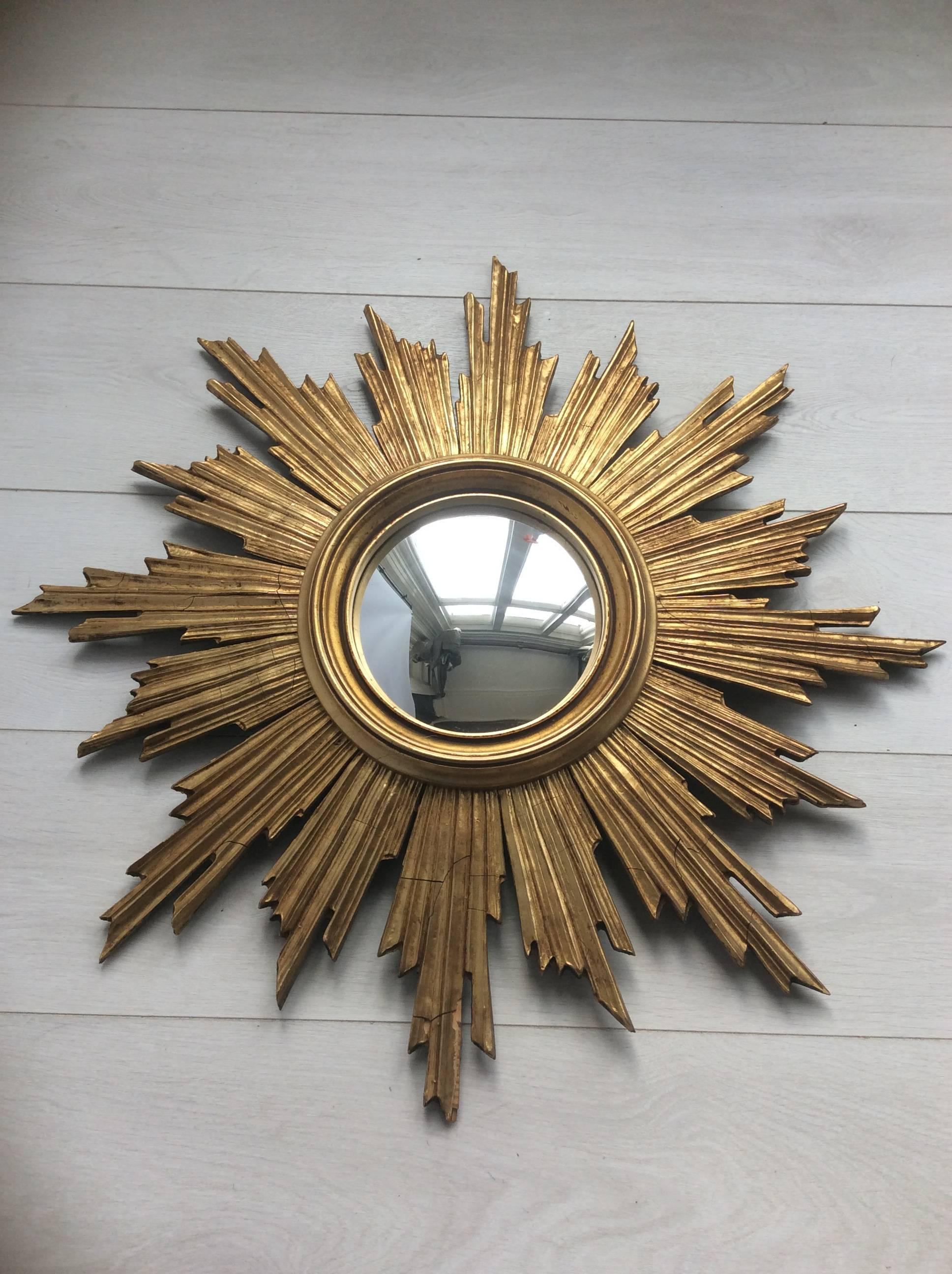 Beautiful colouring and patination to this giltwood sunburst mirror.

With original convex glass.

Small chip of one tip as per close up images, priced accordingly.

70cm across

Belgium, circa 1950.