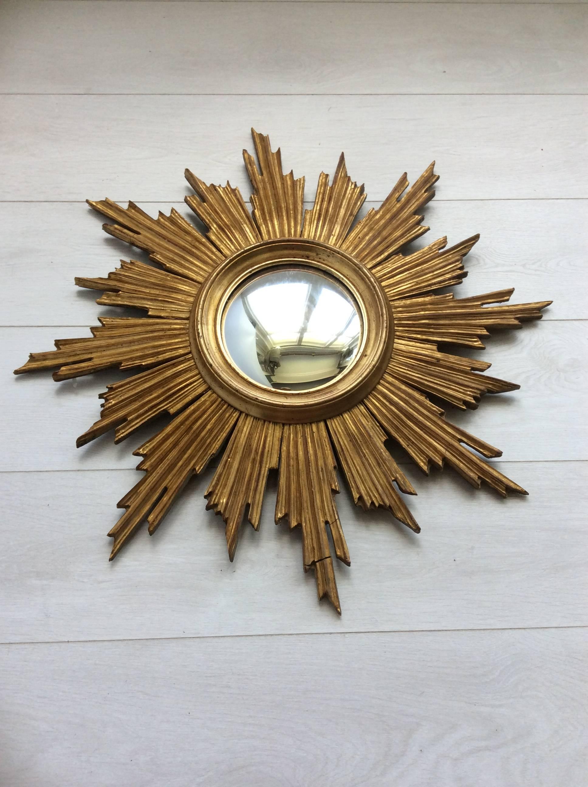 Beautiful coloring and patination to this giltwood sunburst mirror.

With original convex glass.

Some cracks to a couple of rays but still intact, please see close up images

Measures: 72cm across.
