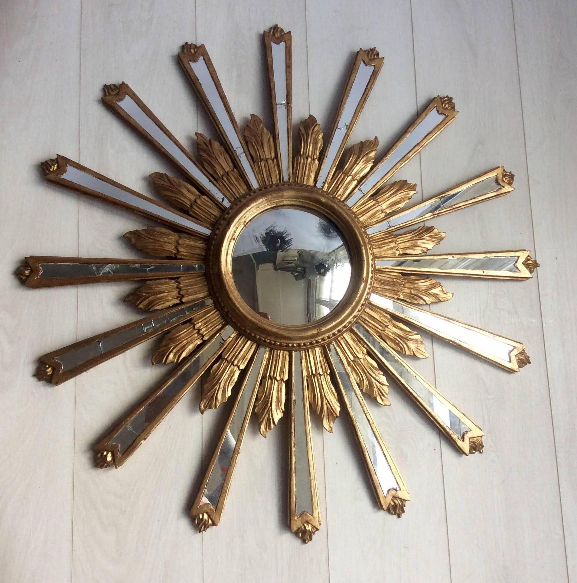 A truly beautiful vintage 1950s giltwood sunburst mirror inlaid with mirror.

A lovely time worn faded gilt patina.

The glass is distressed in the panels and also the central convex as per close up images

88cm across.