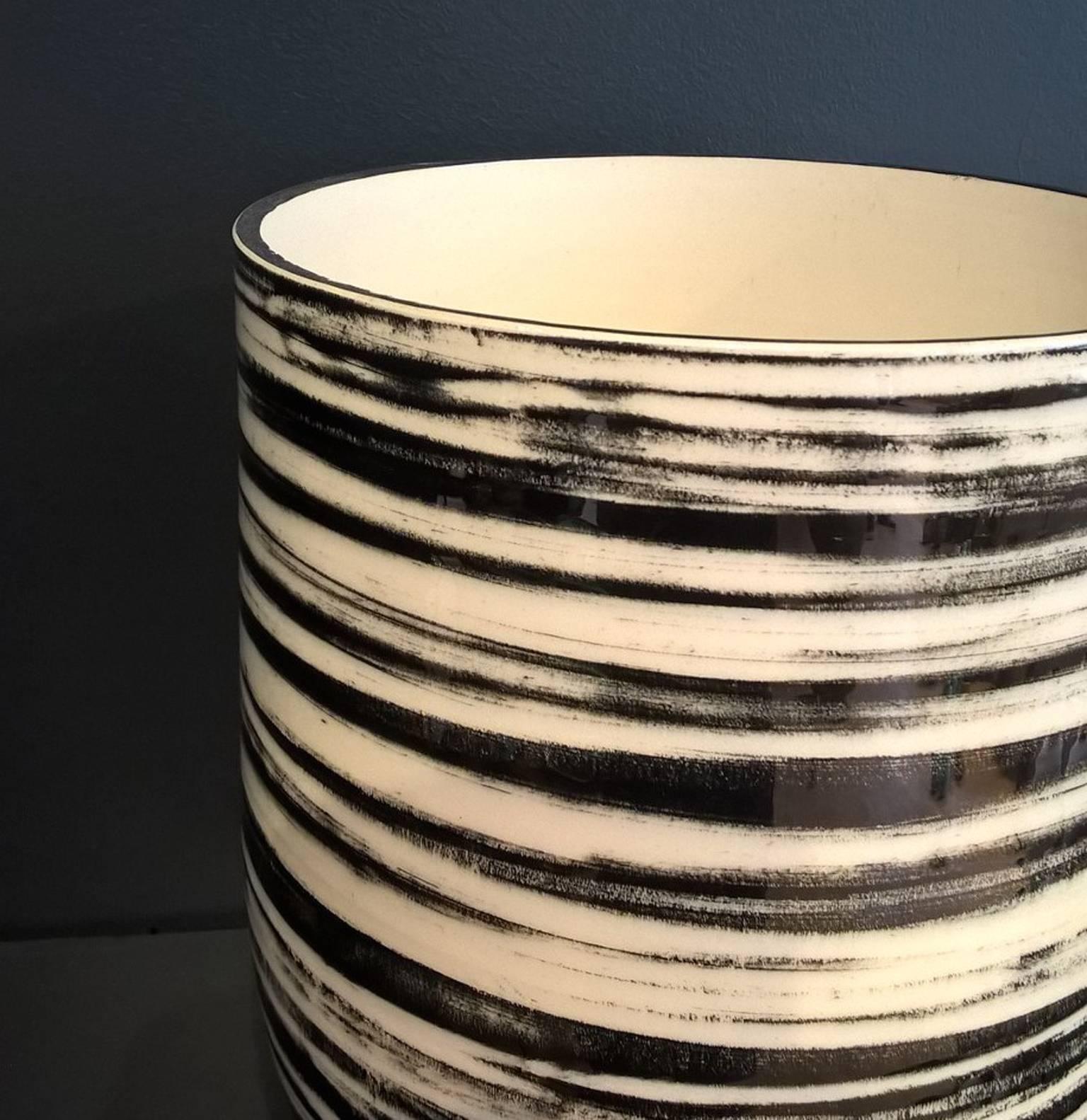 Contemporary 2016 Black and White Glazed Vase, One-of-a-Kind, Karen Swami In Excellent Condition In Paris, FR