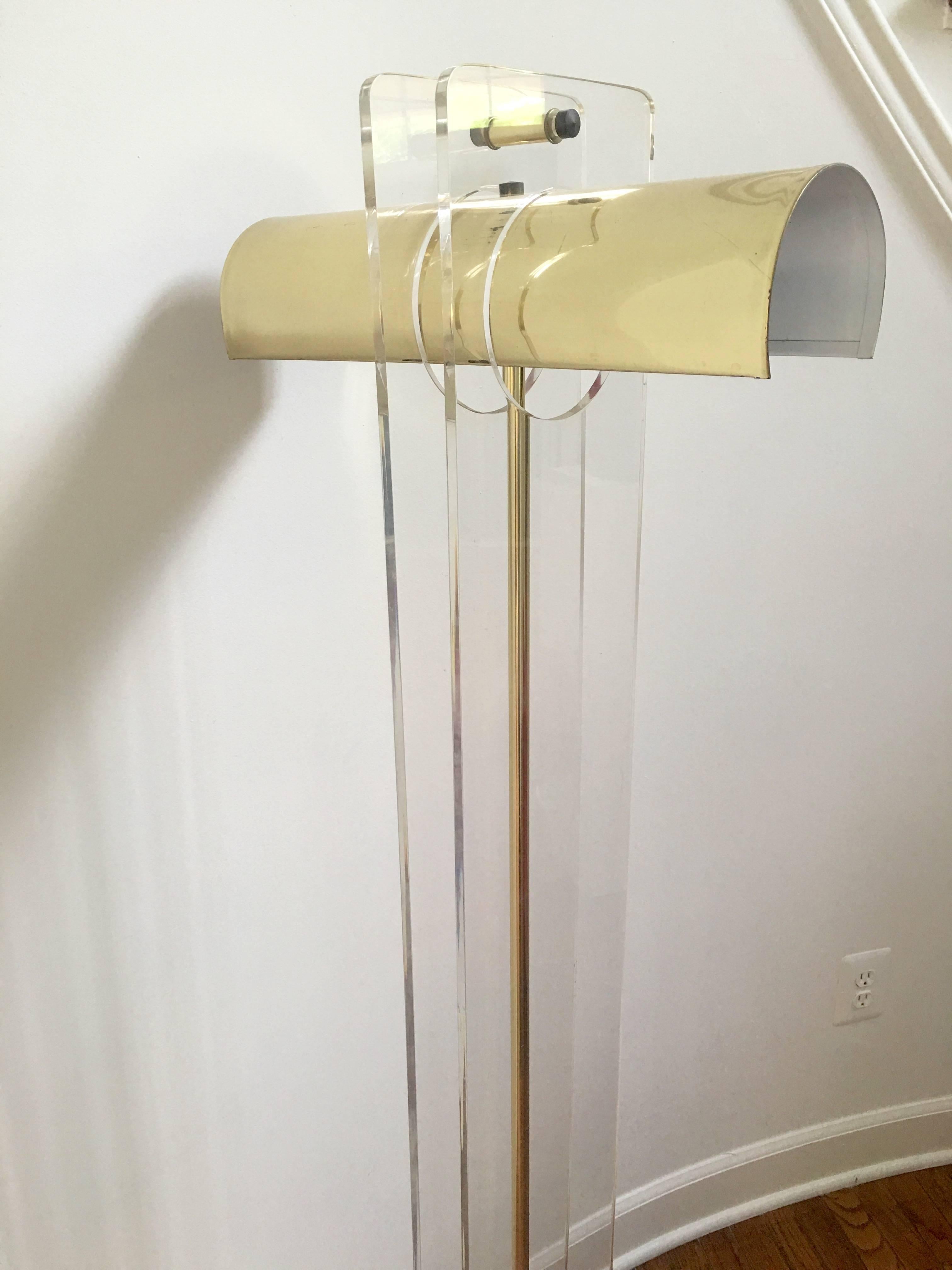 Pierre Cardin Style Brass and Lucite Floor Lamp In Good Condition For Sale In Ashburn, VA