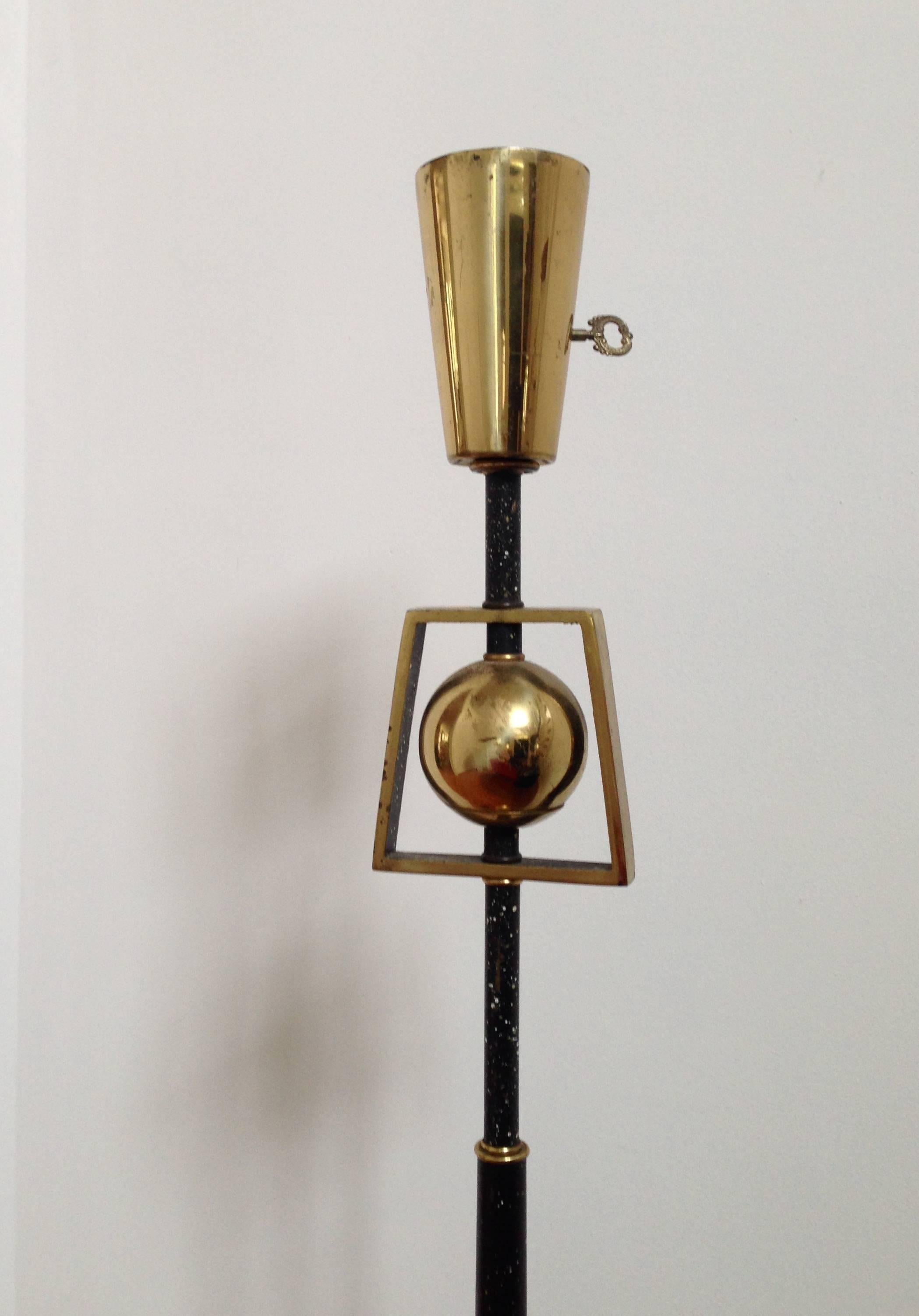 Mid-Century Modern Floor Lamp In Good Condition For Sale In Ashburn, VA