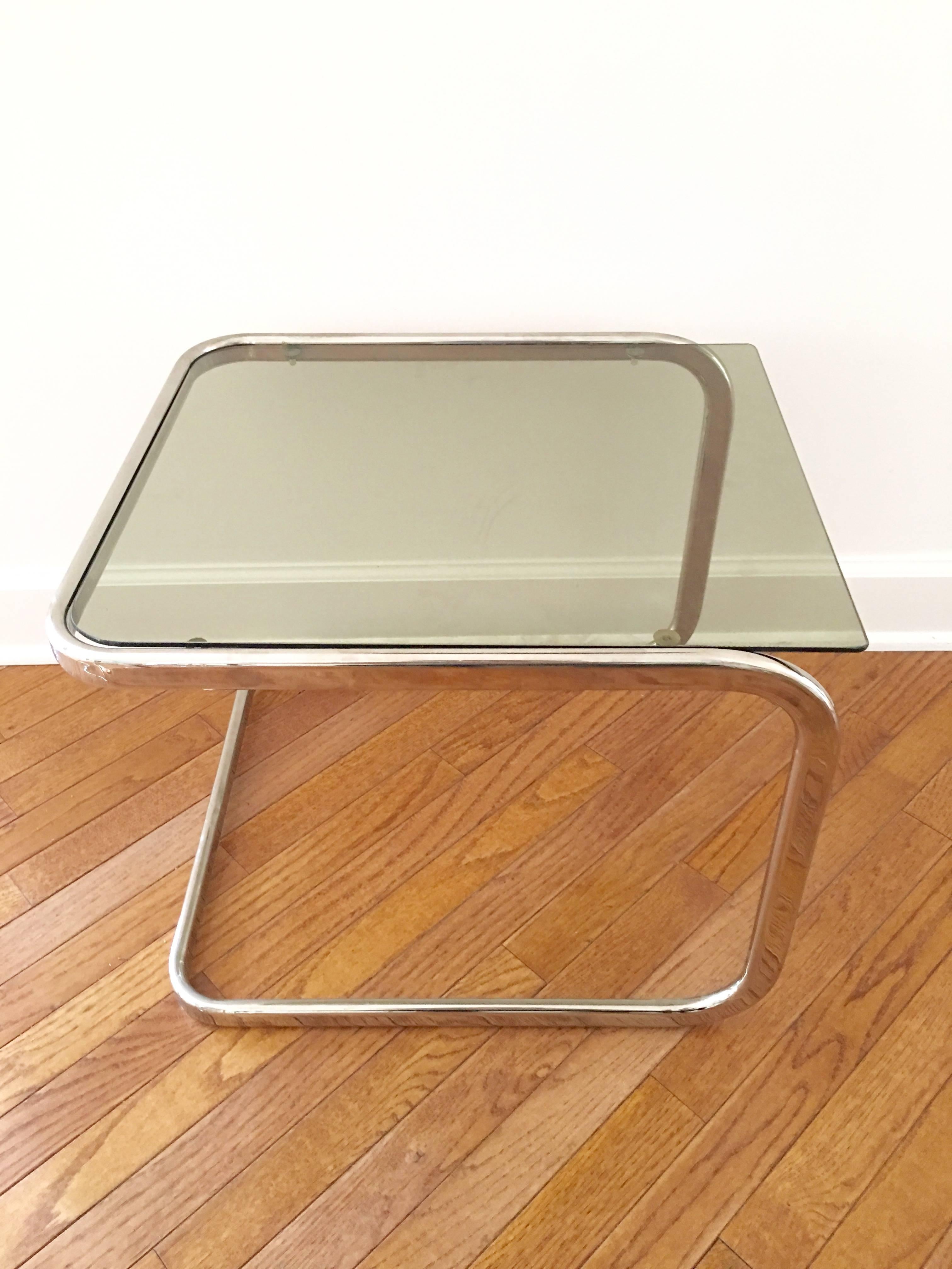 20th Century Pair of Brass and Glass Nesting Tables For Sale