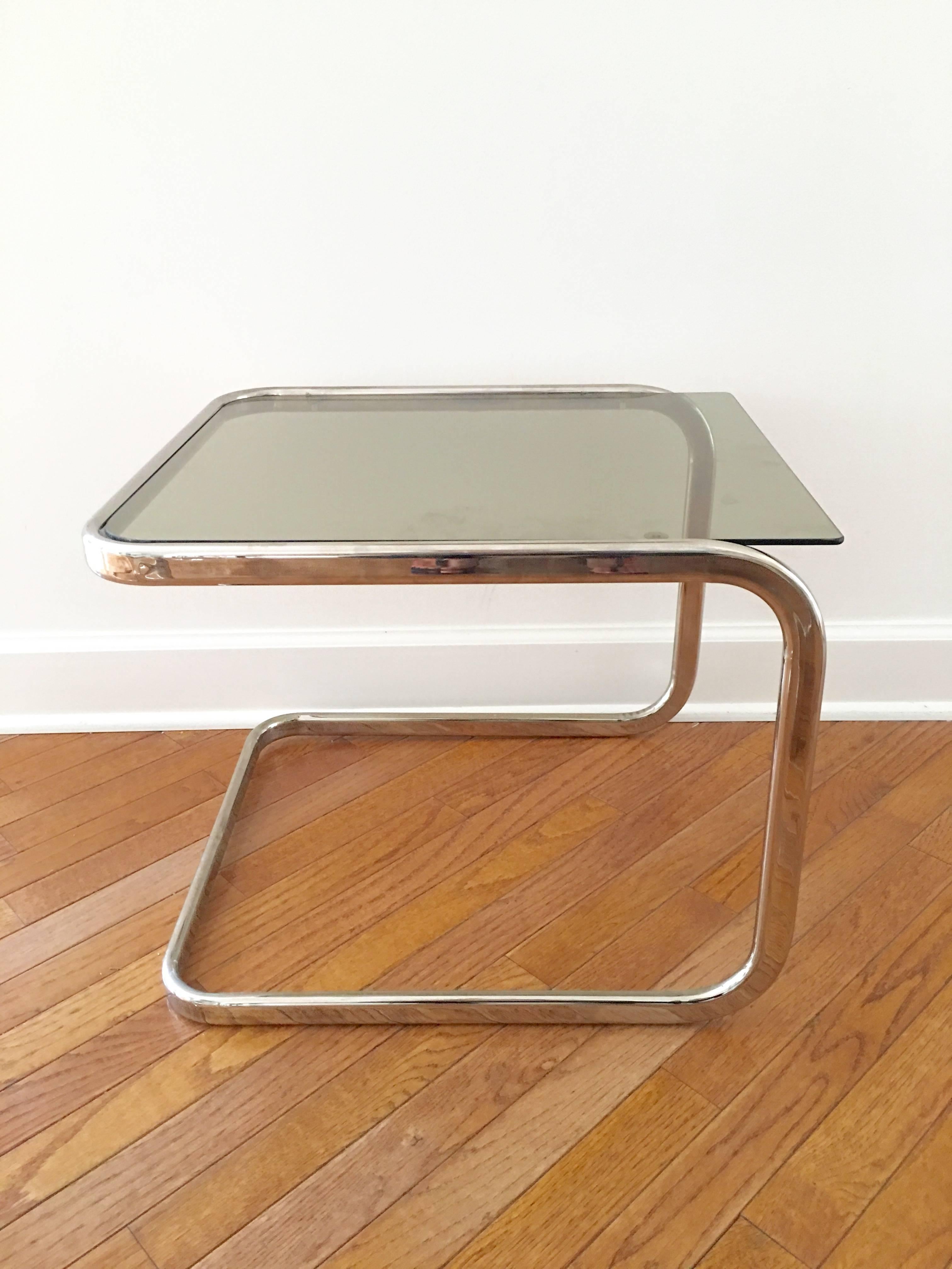 Pair of Brass and Glass Nesting Tables In Good Condition For Sale In Ashburn, VA