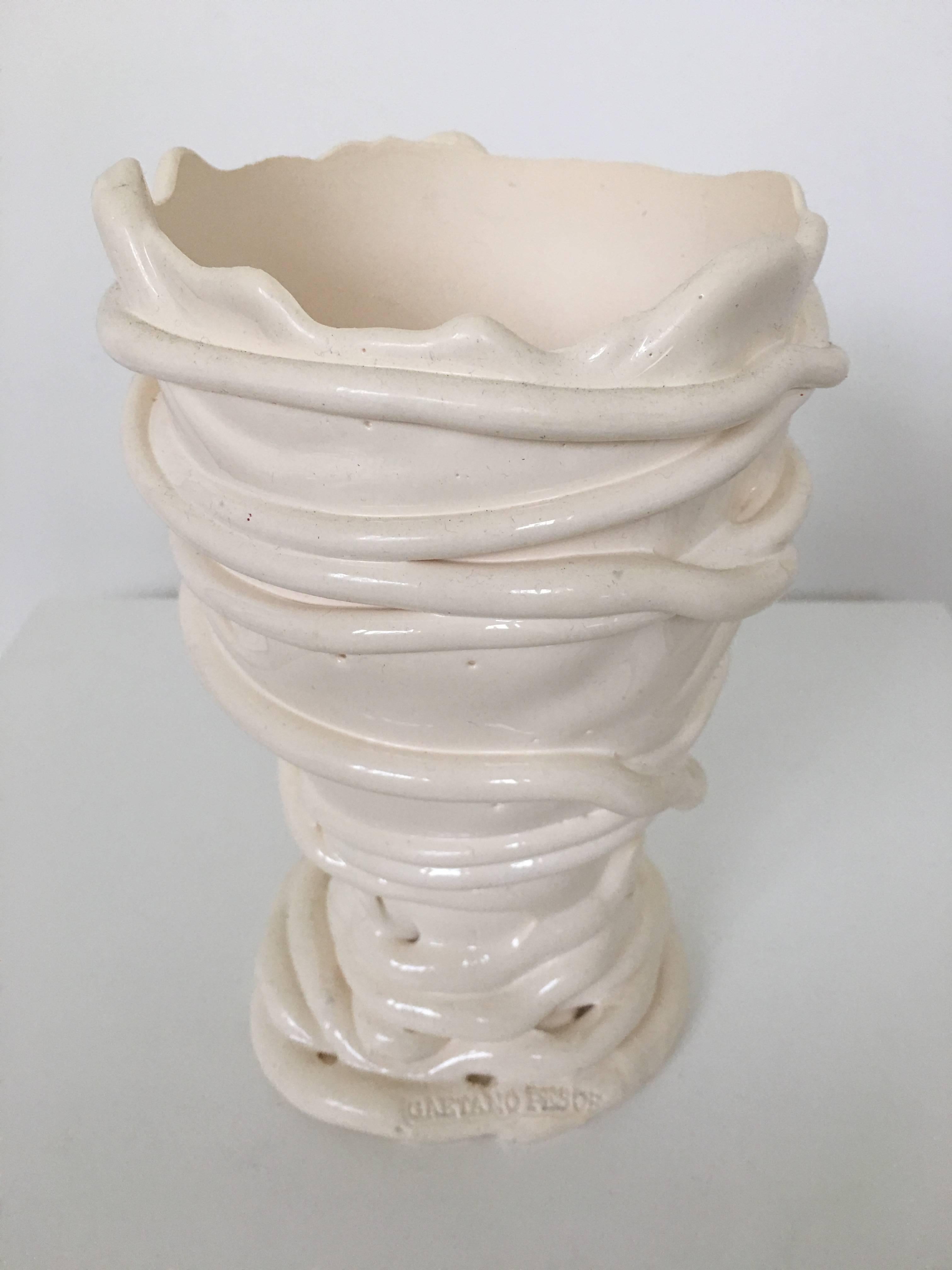 White Gaetano Pesce Vase In Excellent Condition For Sale In Ashburn, VA