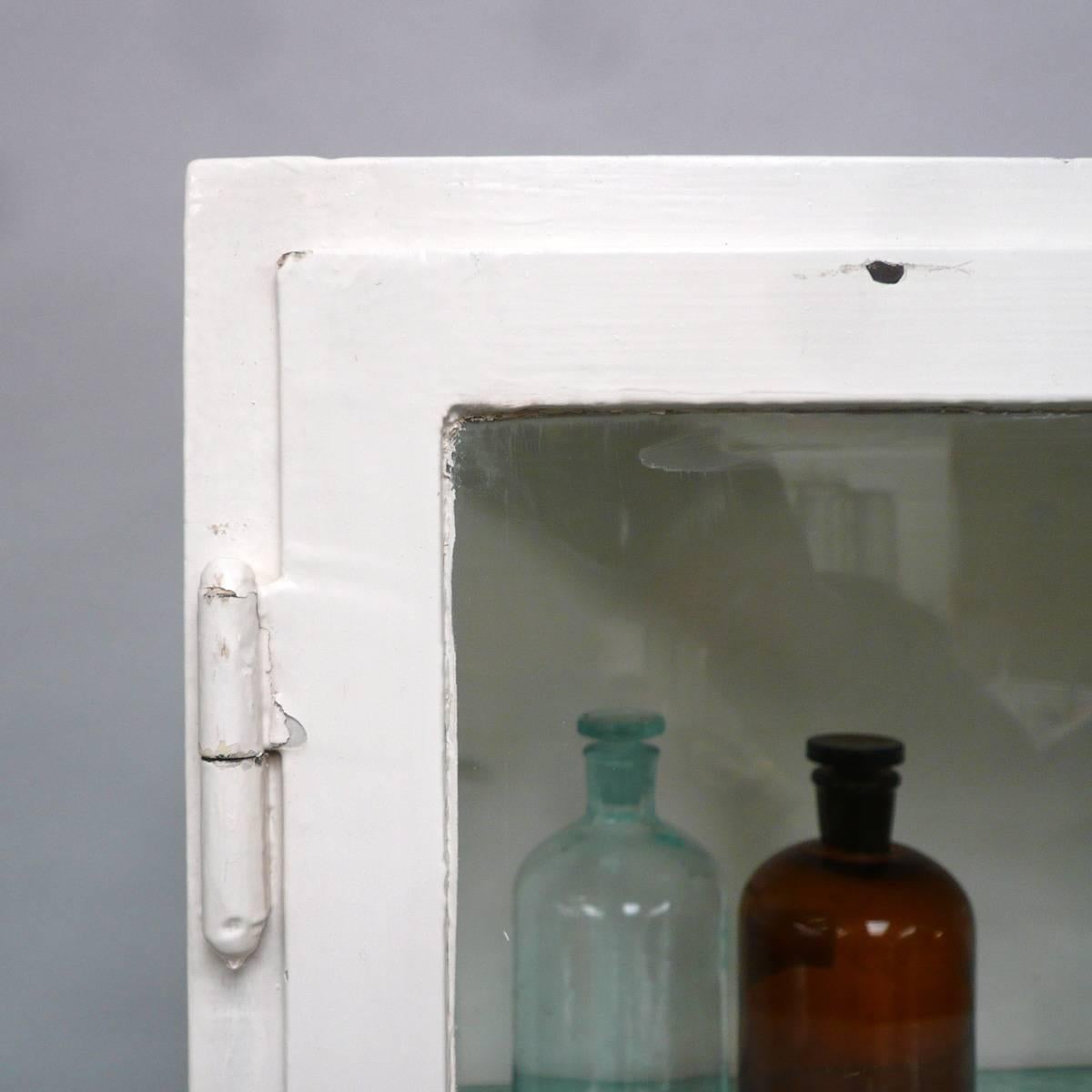 1950's medicine cabinet