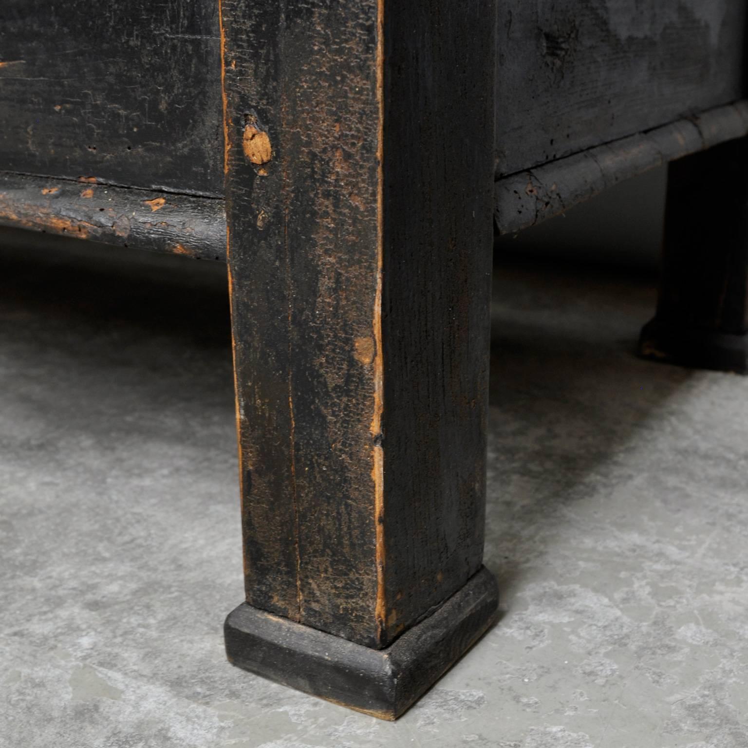 Antique Storage Bench with Original Black Paint, circa 1900 In Excellent Condition In Amsterdam, Noord Holland
