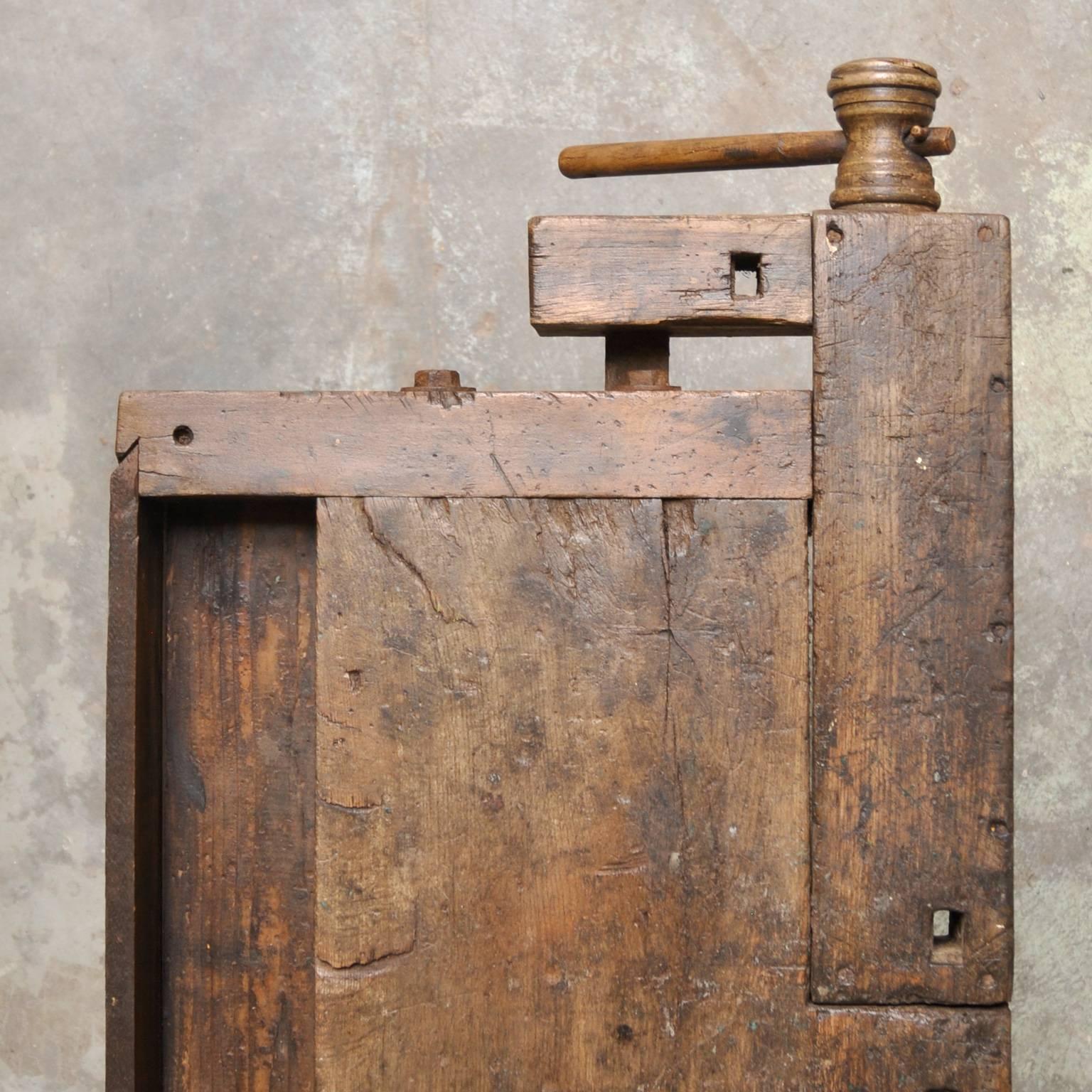 Vintage Hungarian Oak Carpenters Workbench, 1930s In Good Condition In Amsterdam, Noord Holland