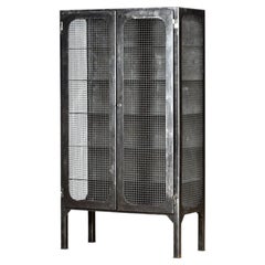Armoire médicale vintage, années 1970