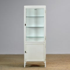 Armoire médicale vintage, années 1970