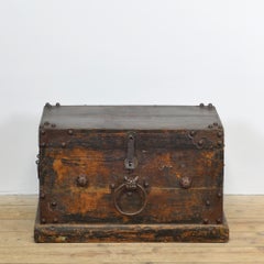 Coffre japonais ancien en bois, vers 1890