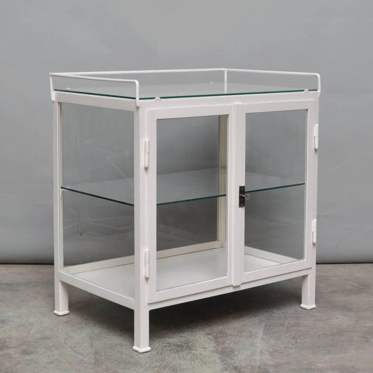 Vintage Medicine Cabinet, 1940s For Sale At 1stdibs Industrial Vintage Medicine Cabinet, 1940s For Sale - Vintage Medicine Cabinet, 1940s For Sale At 1stdibs