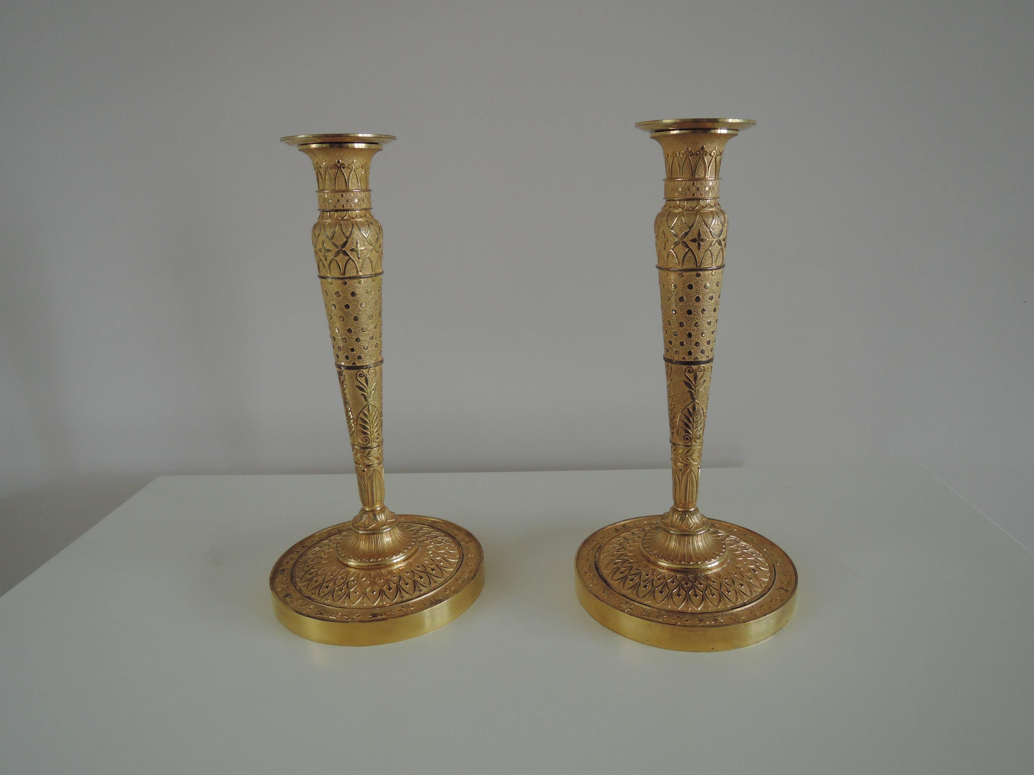 Exquisite Pair of Empire Candlesticks, Premier Consulat, Paris, 1799-1804 In Good Condition In Zurich, CH