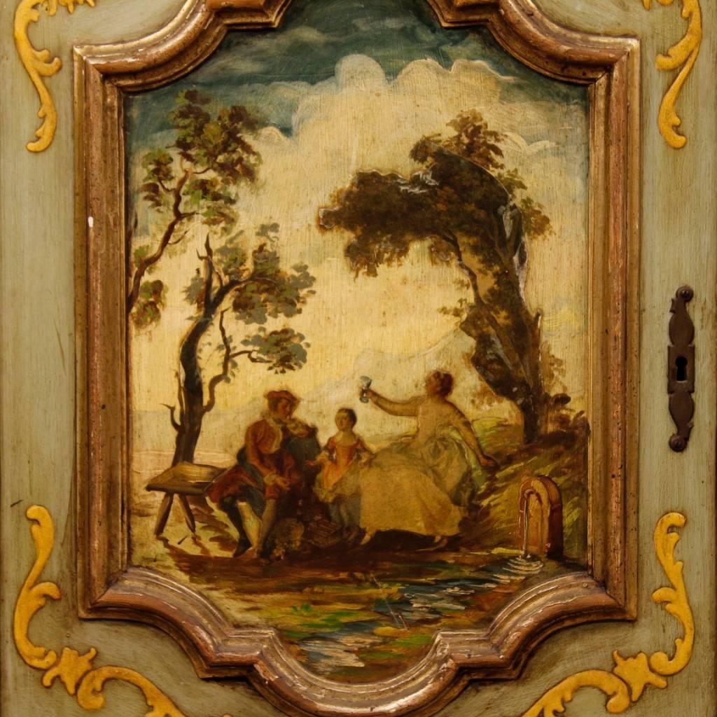 Venetian sideboard of the mid-twentieth century. Richly lacquered and painted wooden furniture, decorated with applied prints, of great quality. Sideboard with three doors and three drawers of great capacity and service. Top in lacquered faux marble