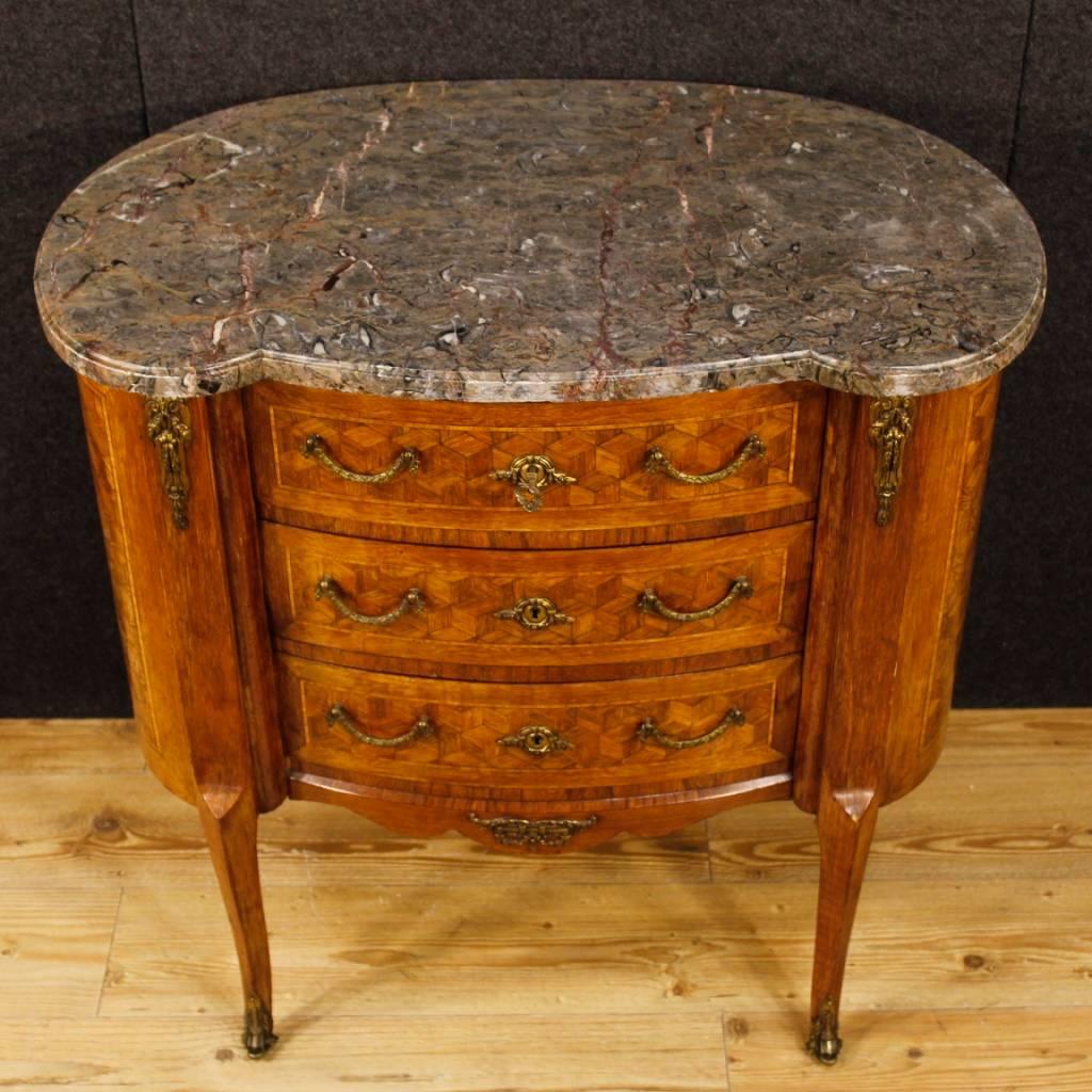 French dresser from the mid-20th century. Furniture finished for the centre decorated with rich geometric inlay in rosewood and mahogany. Commode with three drawers of good capacity, decorated with handles and nozzles in chiselled bronze. Furniture