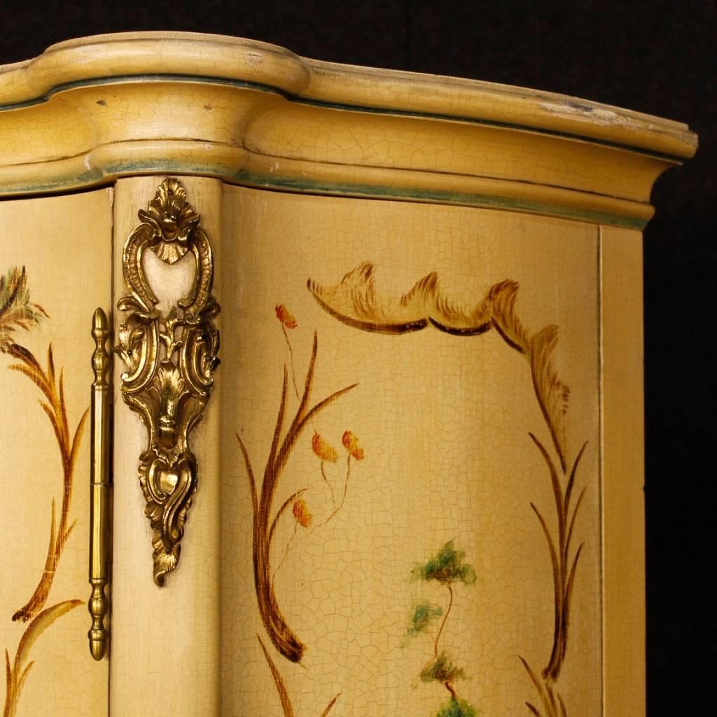 20th Century Lacquered and Painted Armoire In Good Condition In Vicoforte, Piedmont