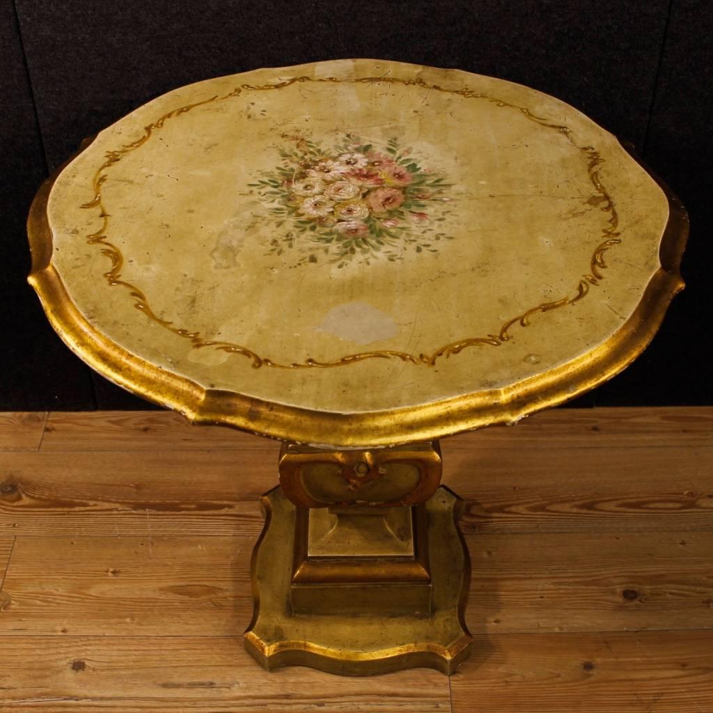 Italian side table of the 20th century. Lacquered, golden and painted wooden furniture with floral decorations of great pleasure. Central leg coffee table of good support. The top is slightly crooked. Side table ideal for a living room but it can be