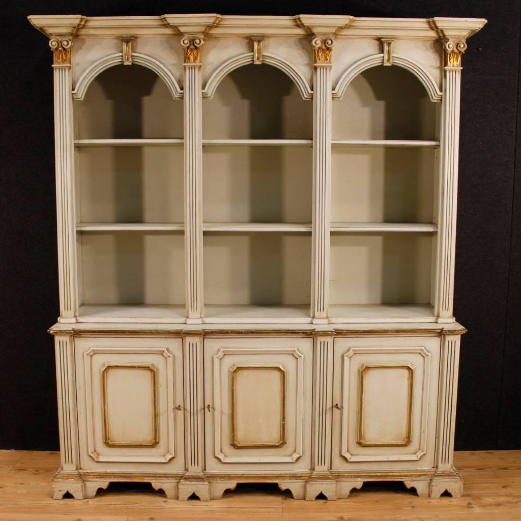 Gilt Italian Lacquered Bookcase in Wood, 20th Century