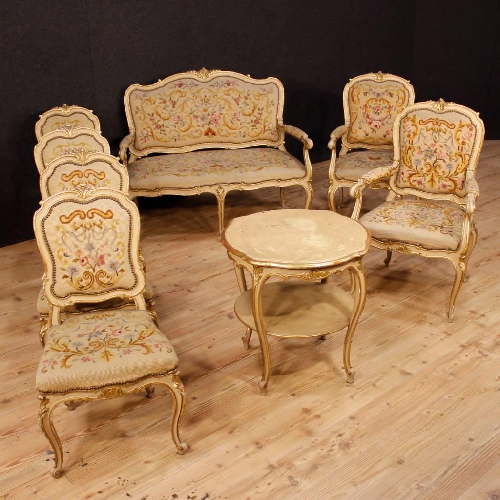 Pair of Italian armchairs from the mid-20th century. Louis XV style richly lacquered and gilded furniture of excellent quality. Studio or living room armchairs, upholstered in embroidered fabric with floral decorations, of beautiful decoration.