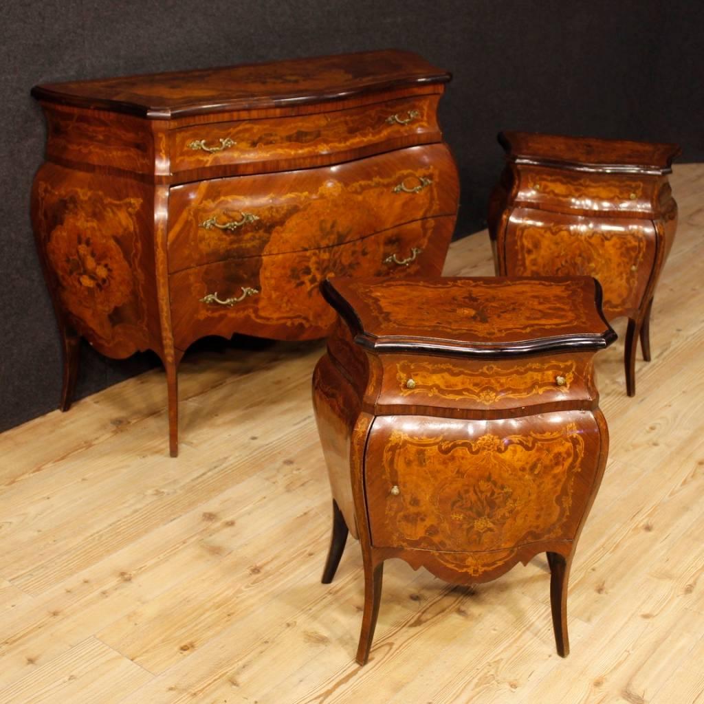 Pair of Italian bedside tables from the 20th century. Louis XV style furniture richly decorated with floral inlay in rosewood, burl, walnut, maple and fruitwood. Bedside tables with a door and a drawer of discreet capacity and service. Ideal