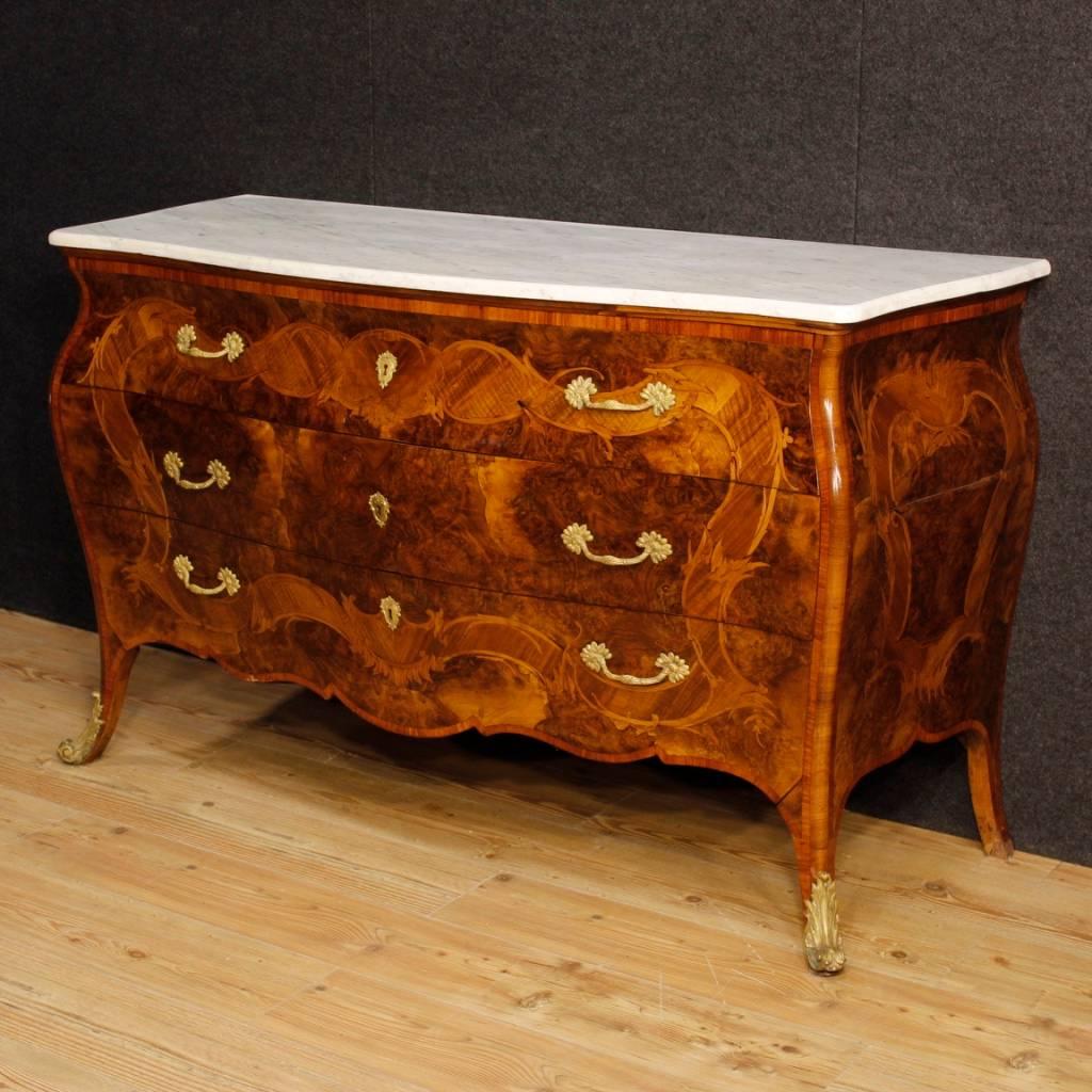 Italian dresser of the first half of the 20th century. Furniture in Louis XV style of exceptional quality inlaid in walnut, burl, maple and rosewood. Richly decorated chest of drawers with gilded and chiseled bronzes. Top floor in white marble (not