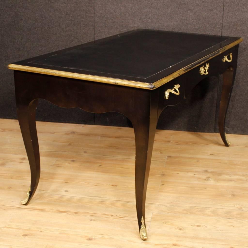 French writing desk from the second half of the 20th century. Furniture in Louis XV style lacquered, gilded on the edges of the top and decorated with chiselled bronzes. Desk of excellent measure and service, finished for the center and equipped