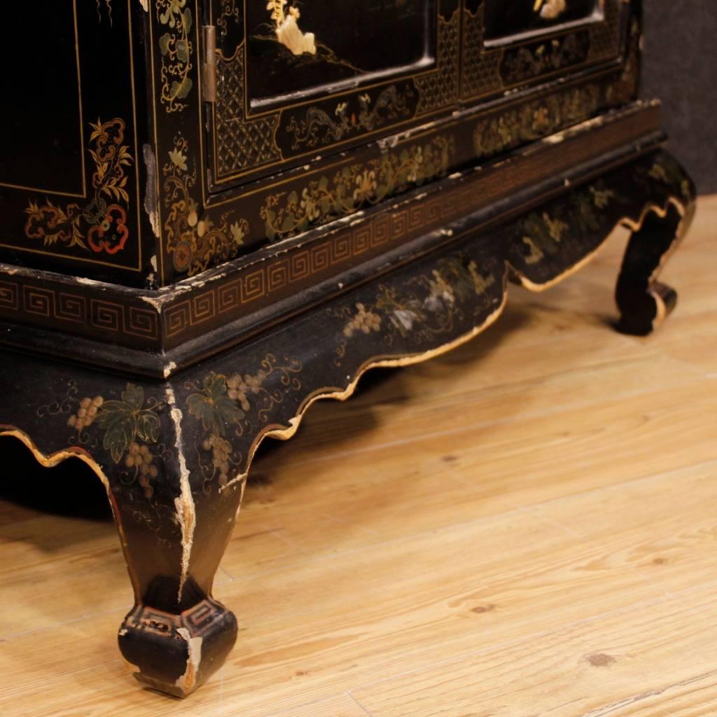 French Chinoiserie Sideboard in Lacquered and Painted Wood from 20th Century In Fair Condition In Vicoforte, Piedmont