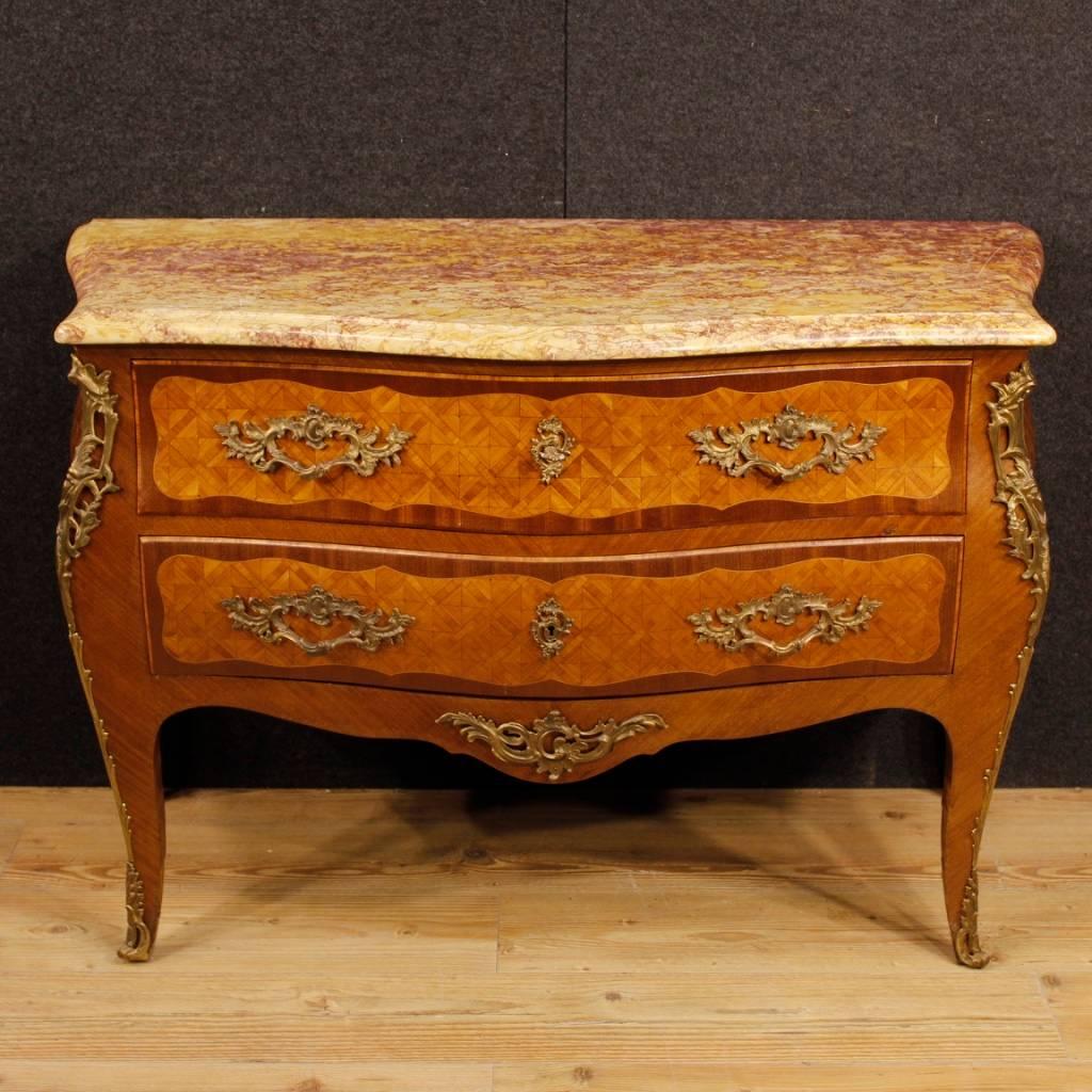 French dresser from the mid-20th century. Furniture in Louis XV style with geometric inlay in mahogany and rosewood. Chest of drawers with two drawers of good capacity pleasantly adorned with gilded and chiselled bronzes. Furniture complete with a