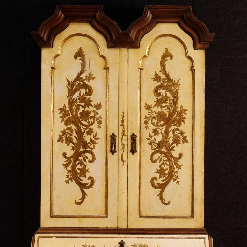 Spanish trumeau of the 20th century. Double body furniture in richly carved, chiselled, lacquered and gilded wood of fabulous decoration. Lower body with four drawers of good capacity, lock of the first drawer at the top not working. Fall-front