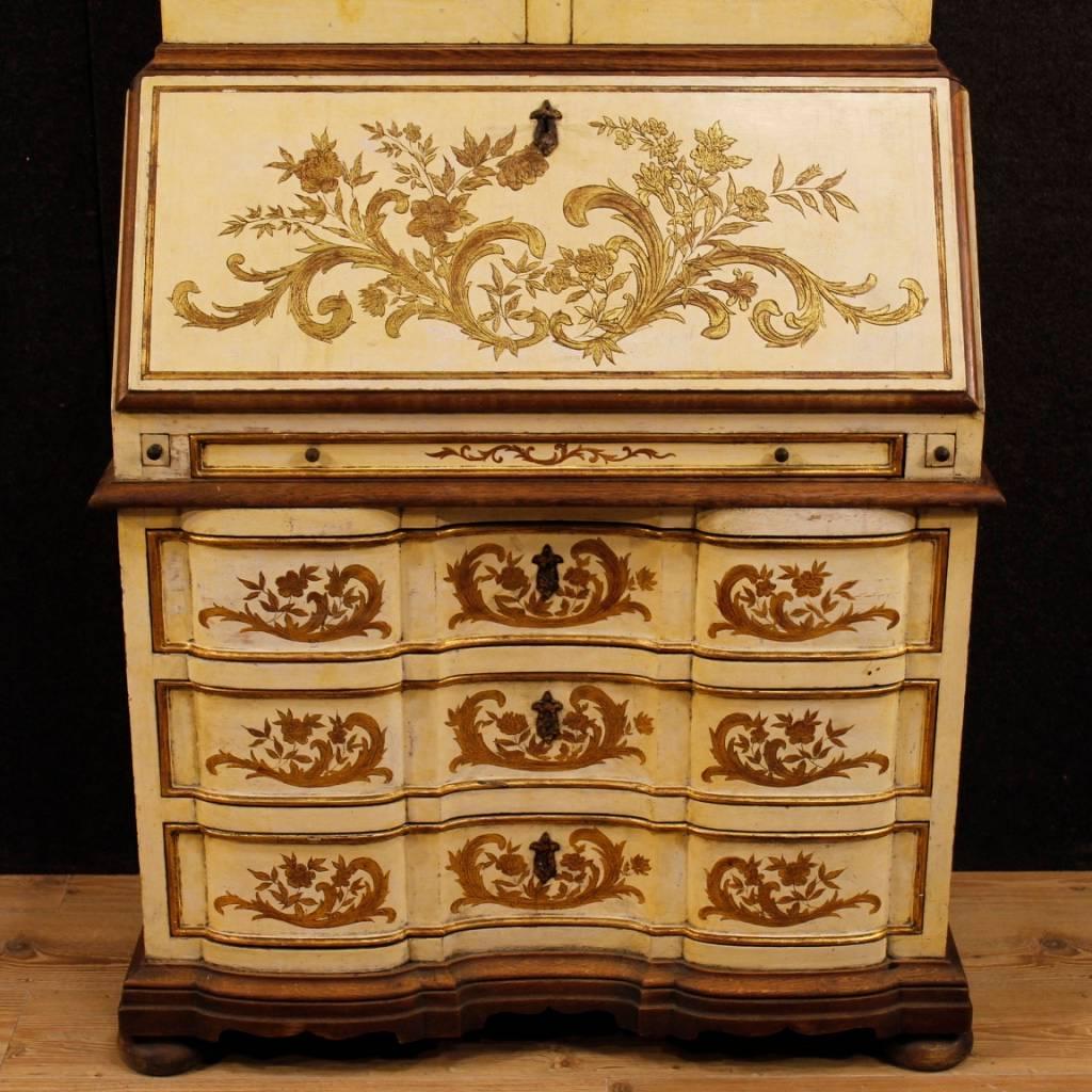 Spanish Trumeau in Lacquered and Giltwood from 20th Century In Good Condition In Vicoforte, Piedmont