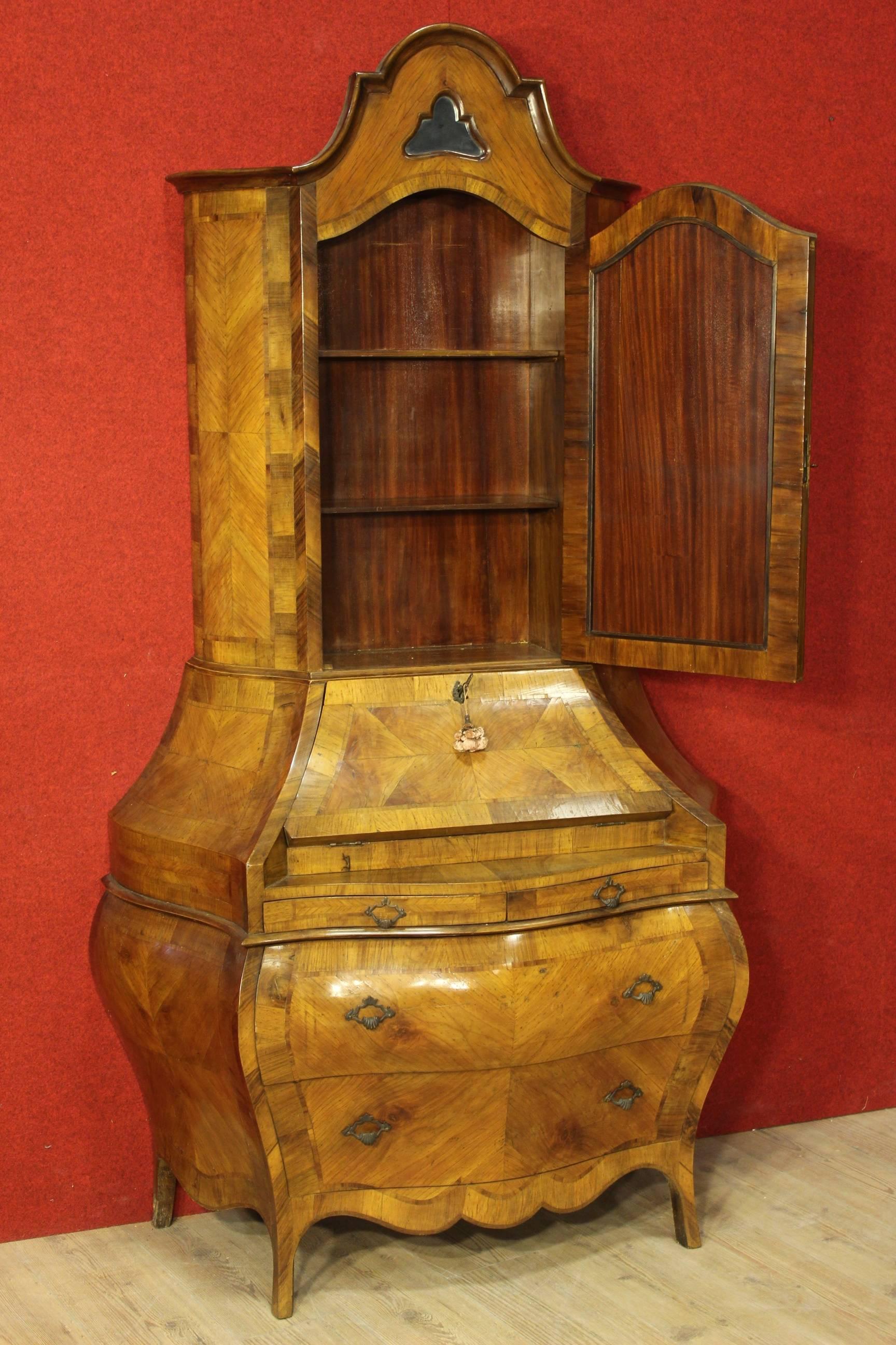 20th Century Walnut Bureau with Mirrors In Good Condition In Vicoforte, Piedmont