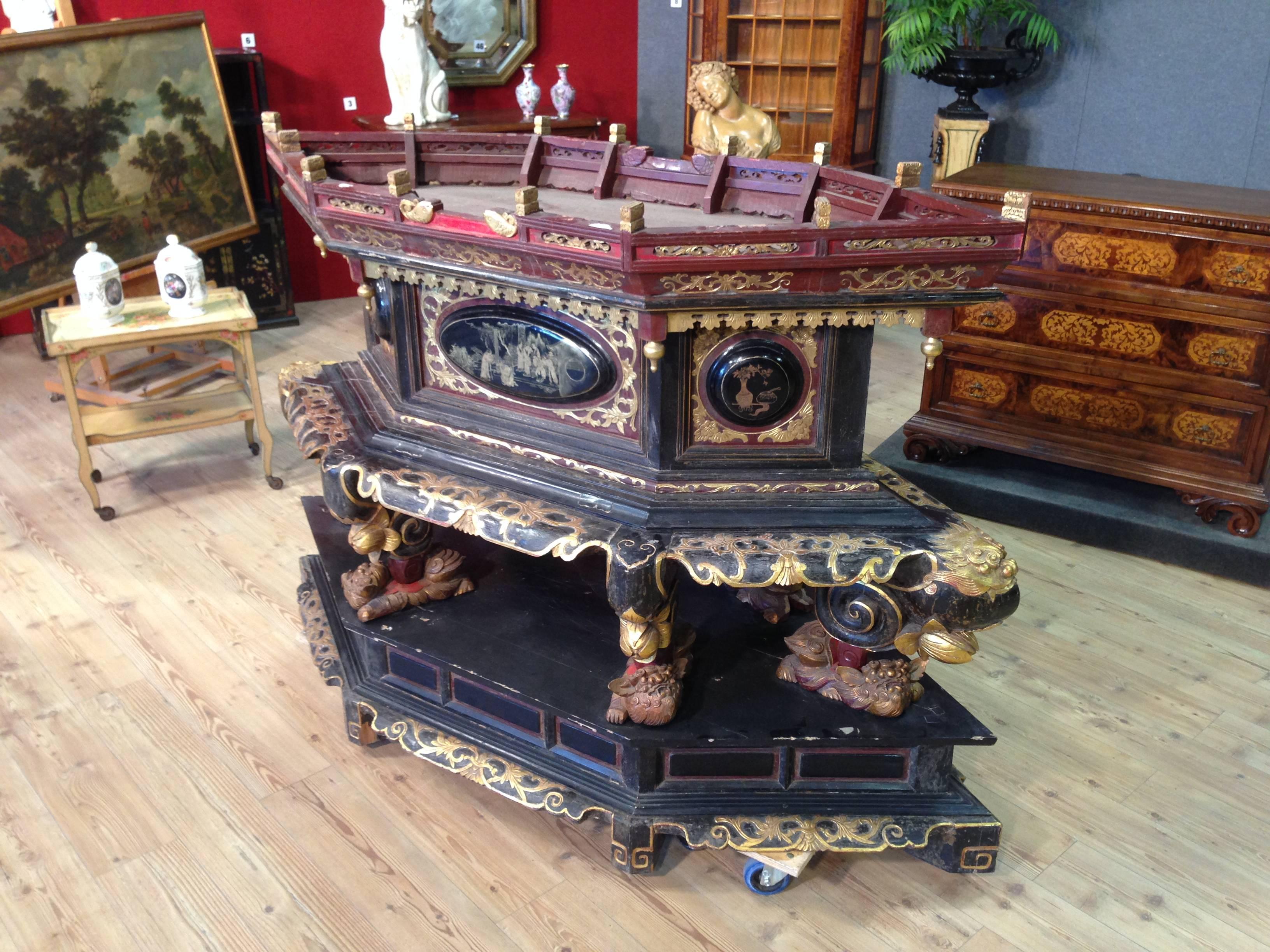 19th Century Chinoiserie Style Gilt And Lacquered Stand 5