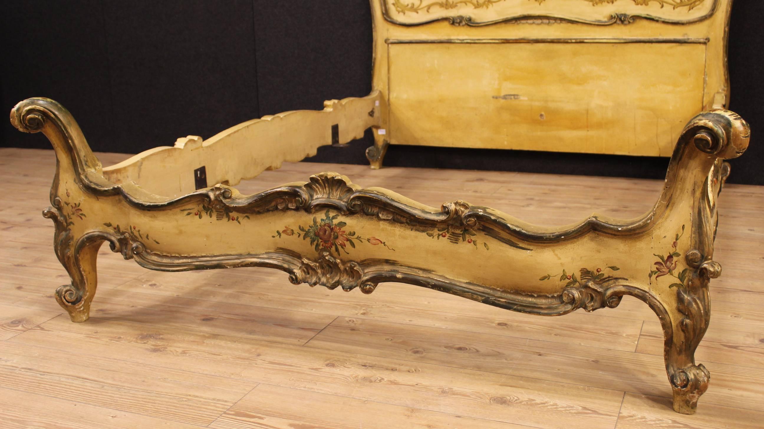 Gilt 20th Century Queen-Size Bed Made by Lacquered Wood