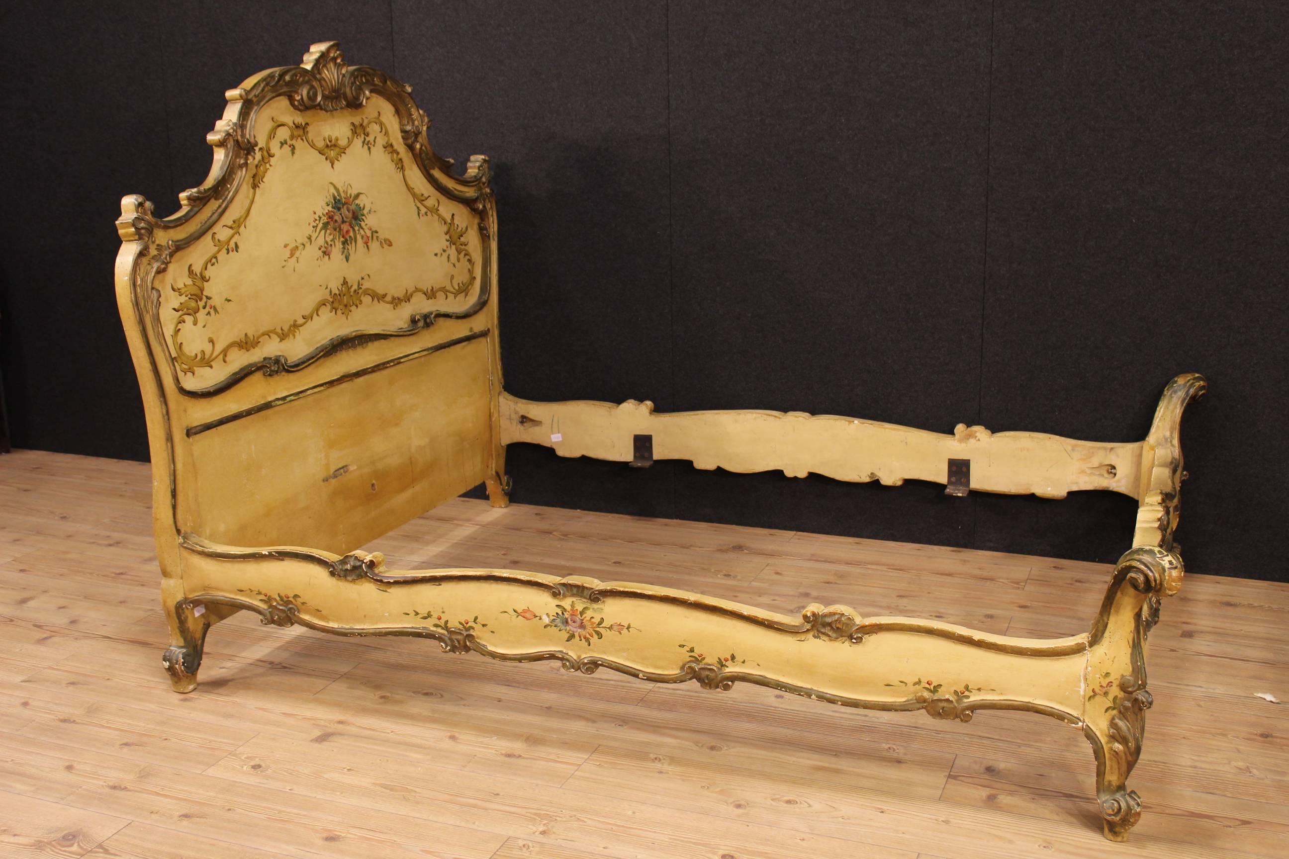 20th Century Queen-Size Bed Made by Lacquered Wood 2