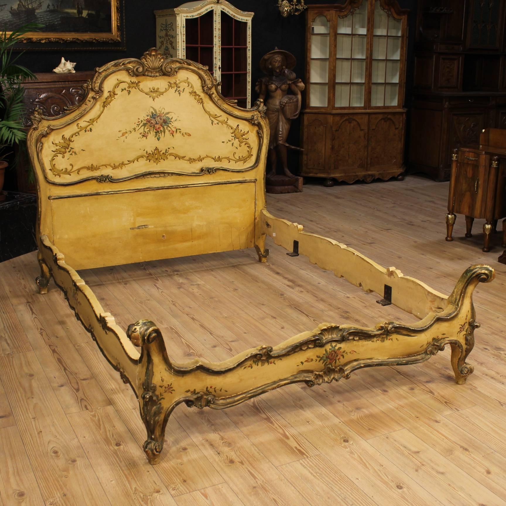 20th Century Queen-Size Bed Made by Lacquered Wood 4