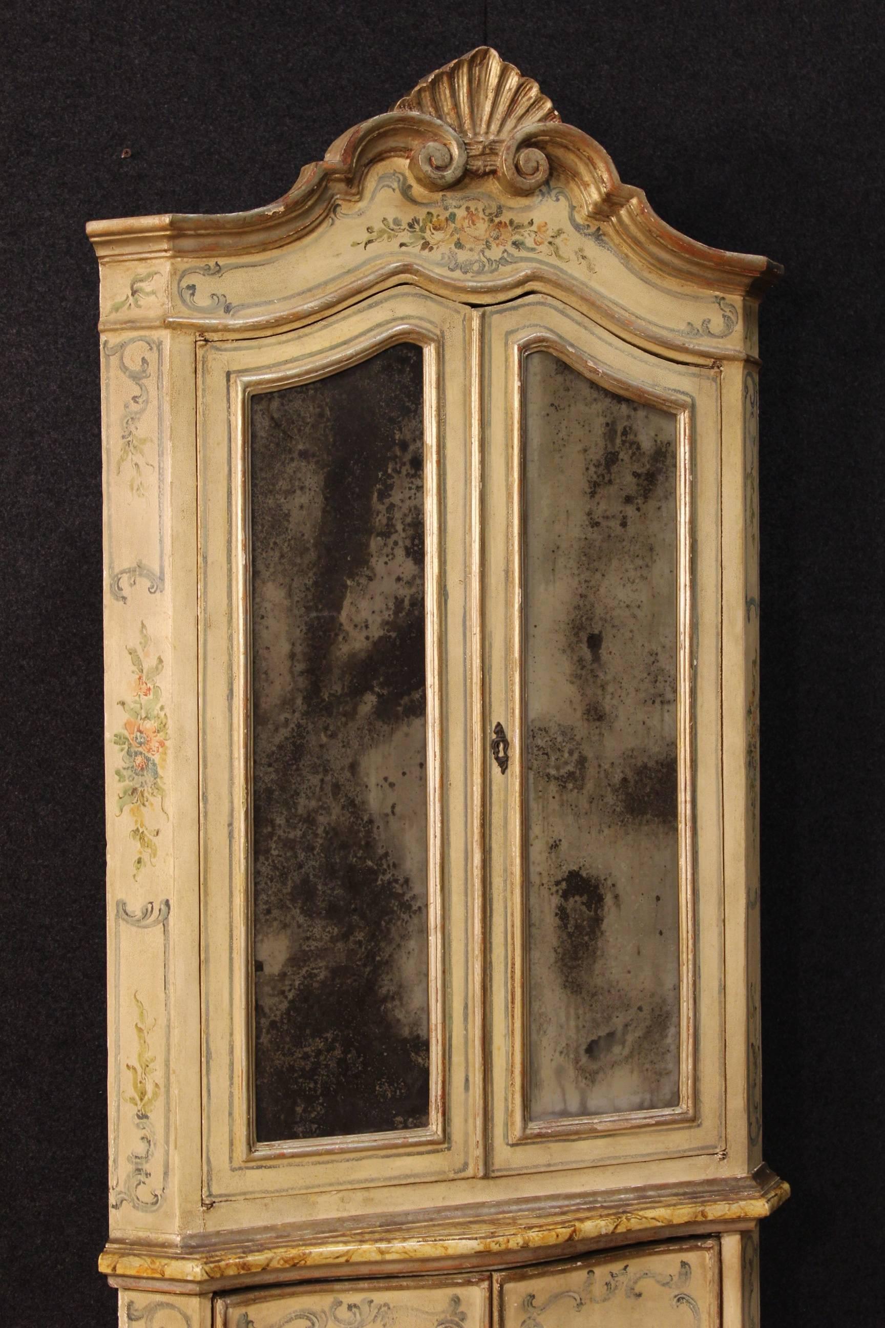 19th Century Lacquered And Painted Venetian Corner Cupboard In Good Condition In Vicoforte, Piedmont