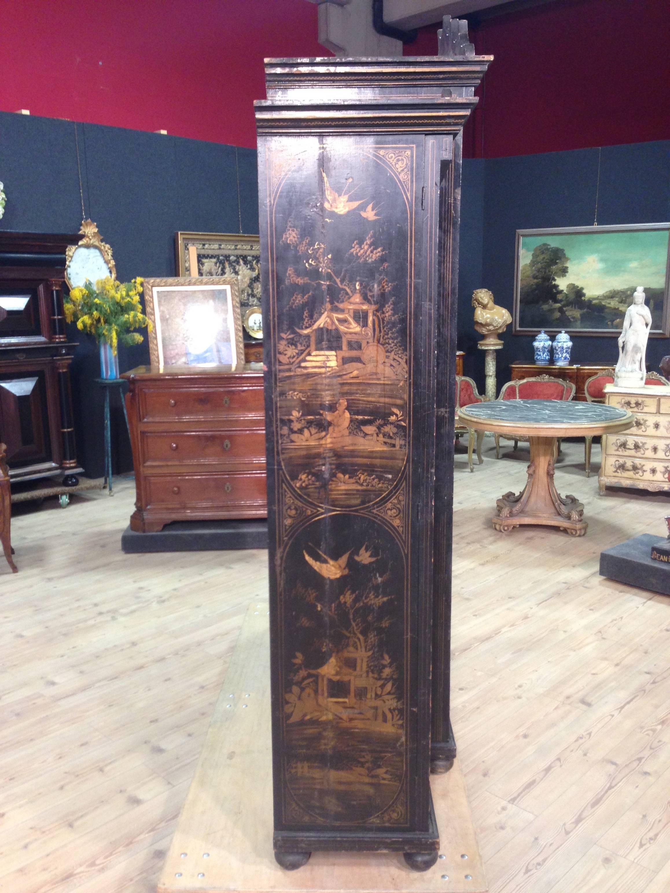 Big wardrobe / bookcase lacquered and painted chinoiserie of the second half of the 19th century. French wardrobe of great size and taste. Chinoiserie painting on front, sides and moulding made by rich of views and characters golden. Divided into