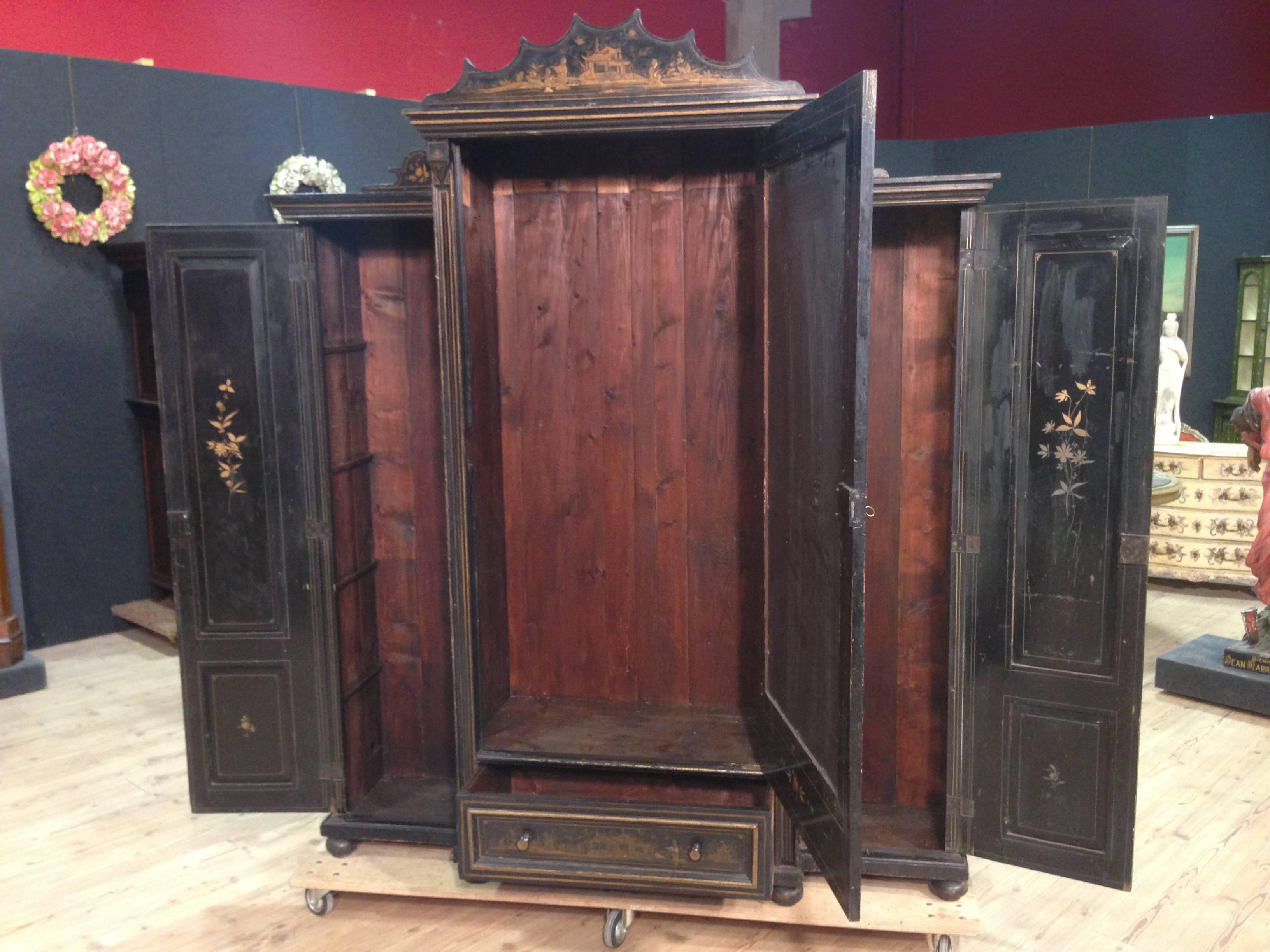 19th Century Lacquered Chinoiserie Bookcase 2