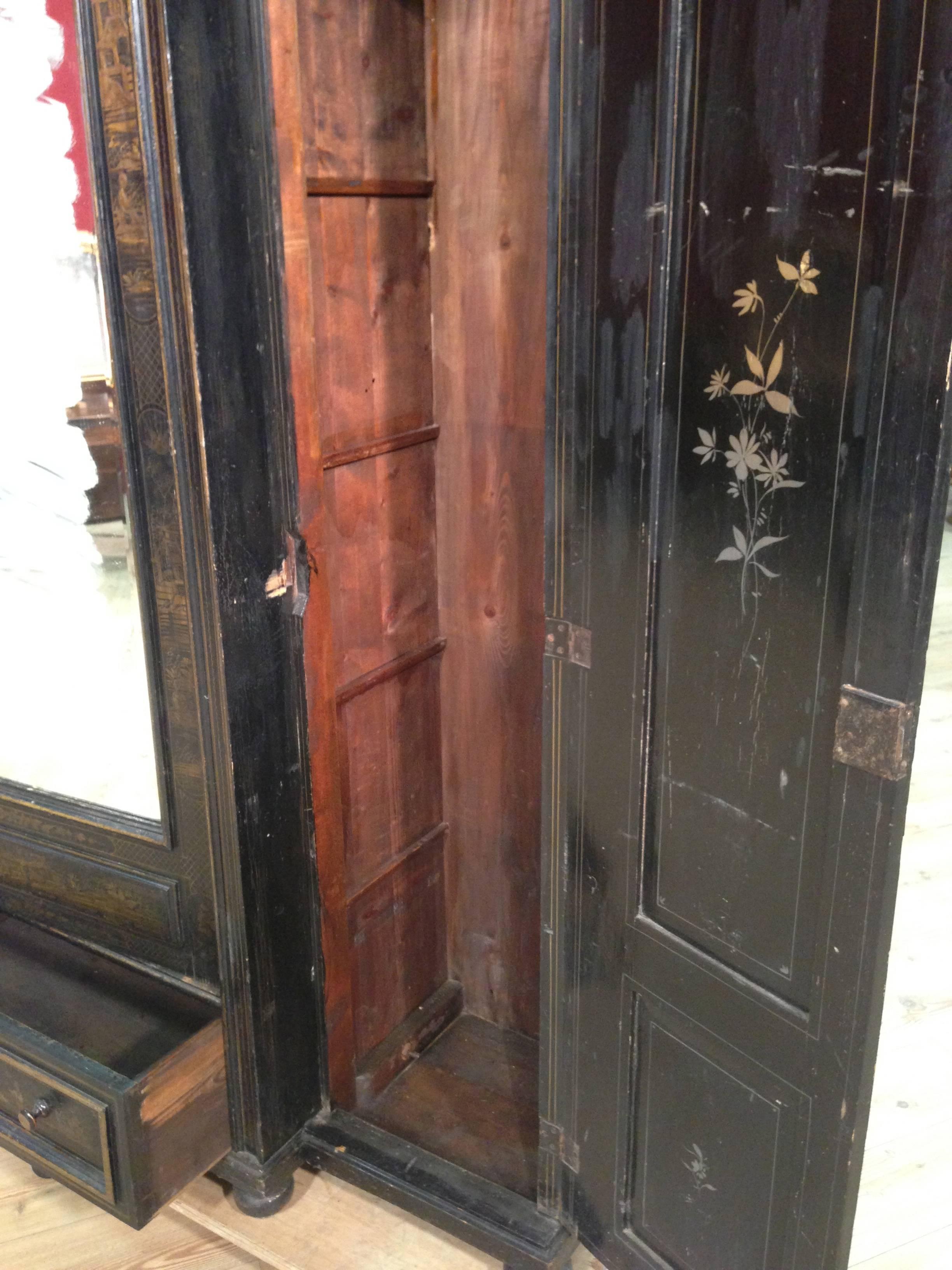 19th Century Lacquered Chinoiserie Bookcase 3