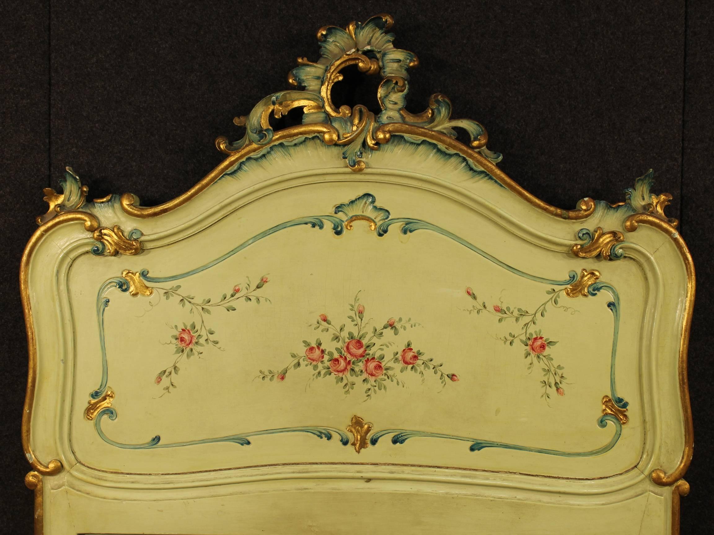20th Century Venetian Lacquered and Gilt Bed In Good Condition In Vicoforte, Piedmont