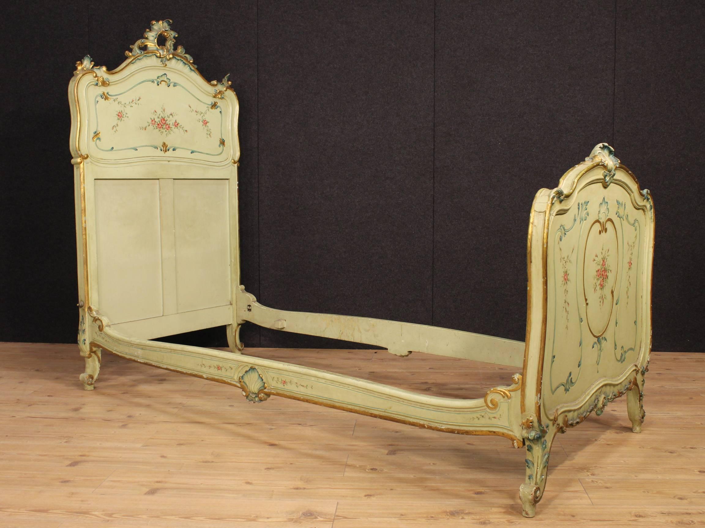 20th Century Venetian Lacquered and Gilt Bed 5