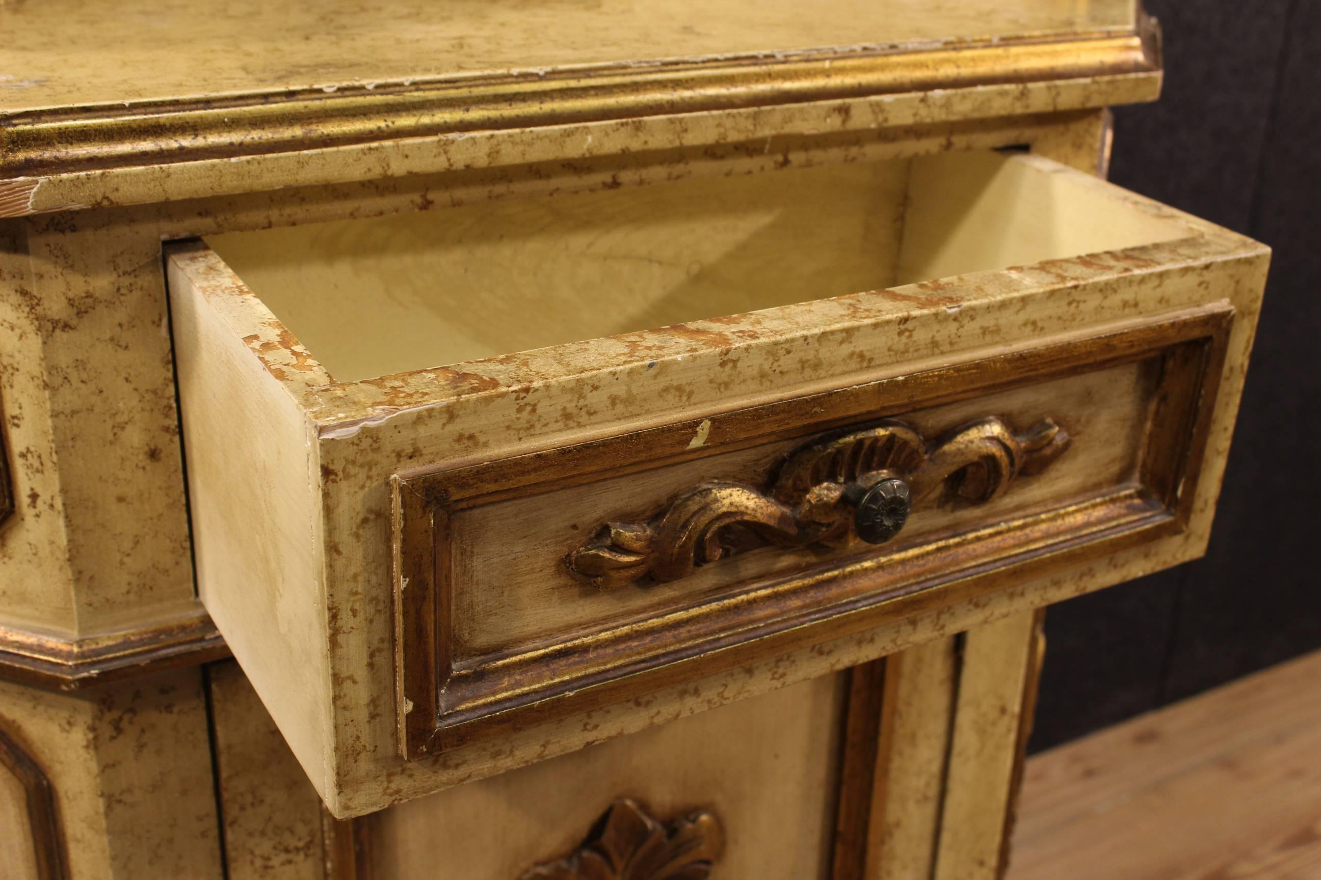20th Century Venetian Lacquered and Golden Corner Cupboard 1